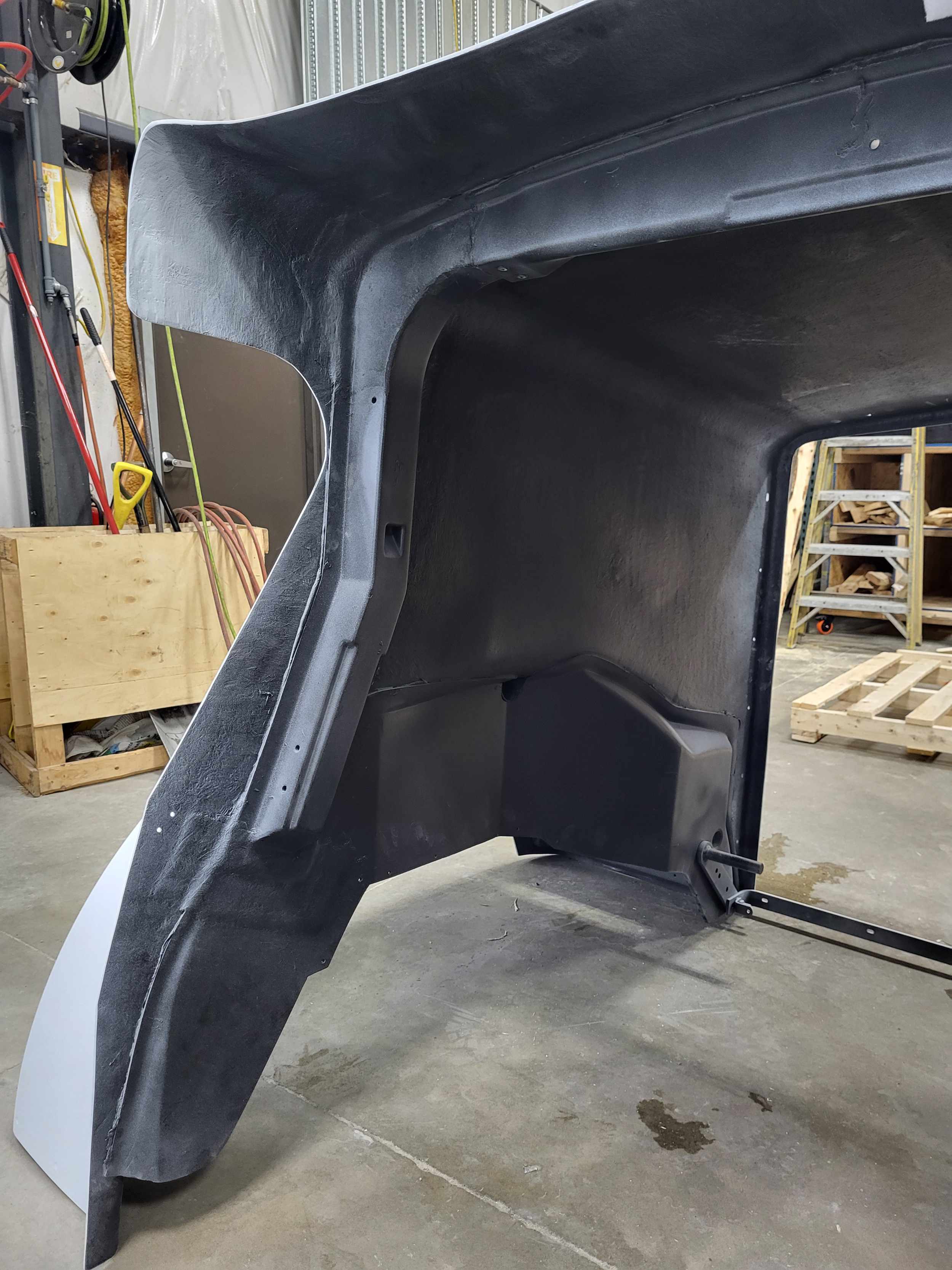 DuraBuilt Kenworth W900B Fiberglass Hood | 2007-Up | Curved Cowl | KWH-930 - Image 6