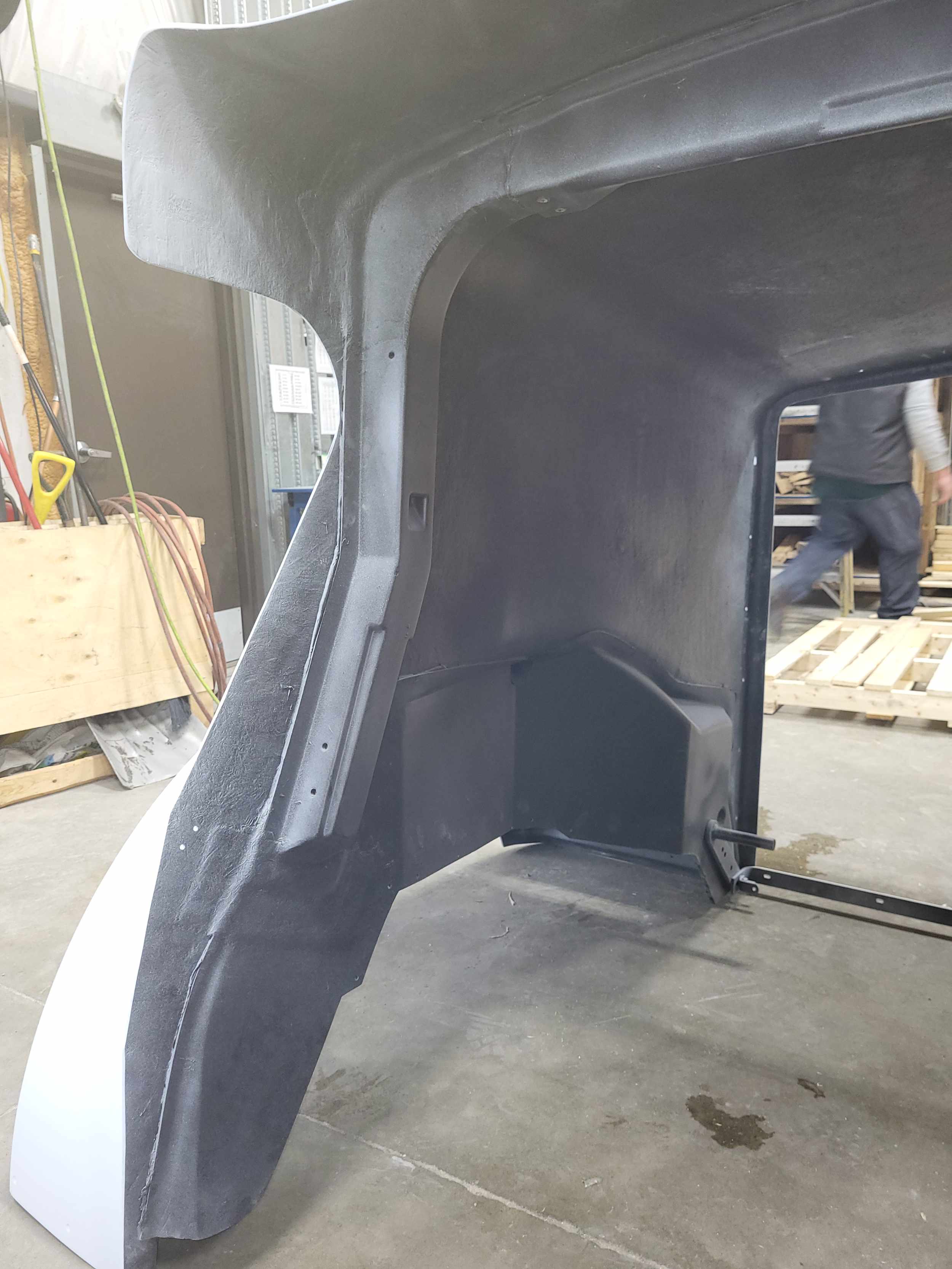 DuraBuilt Kenworth W900B Fiberglass Hood | 2007-Up | Curved Cowl | KWH-930 - Image 9