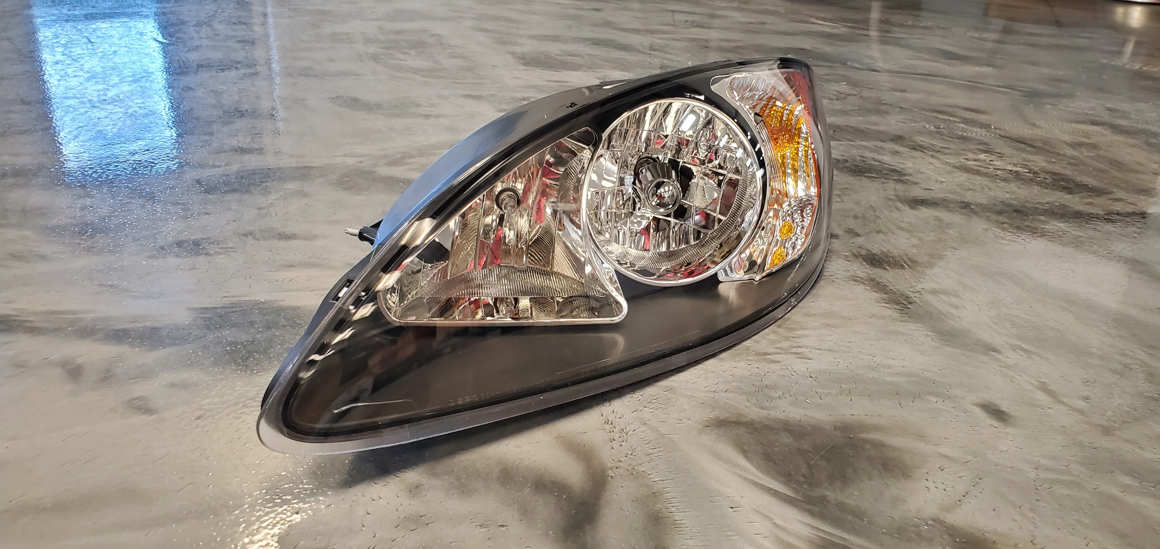 International Prostar Drivers Side Headlight Assembly *Cosmetic Blemish - Image 3