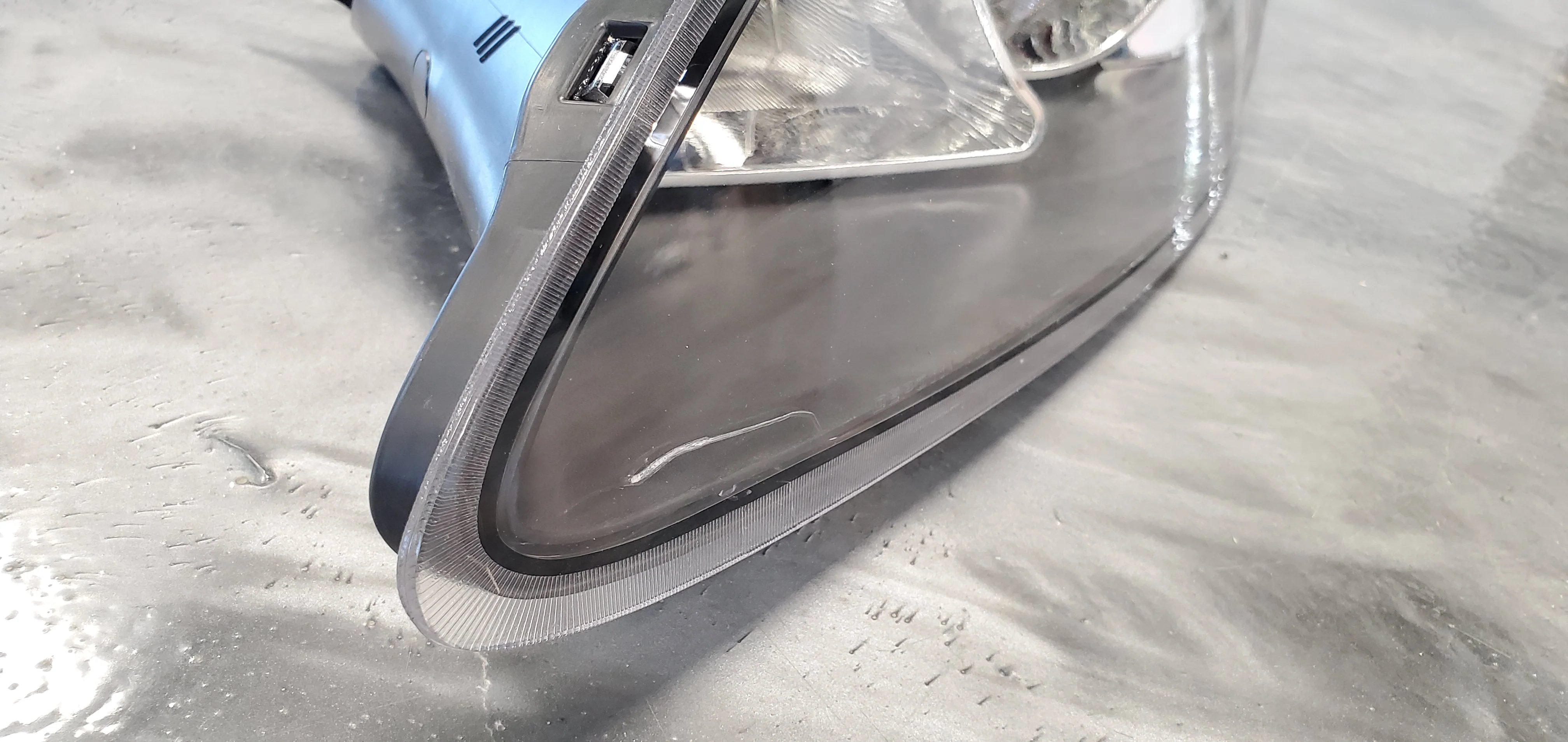 International Prostar Drivers Side Headlight Assembly *Cosmetic Blemish - Image 4