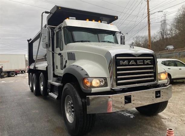 DuraBuilt Mack GU/CTP 713/RD Stainless Steel Bumper | 2 Tow Holes | MKB-820SS2-2 - Image 3