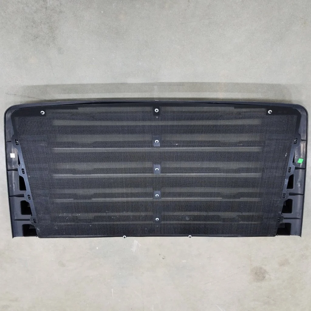 Freightliner 114SD OEM Take Off Grill 5 Louvers With Winter Front Snaps and No Chrome - Image 3