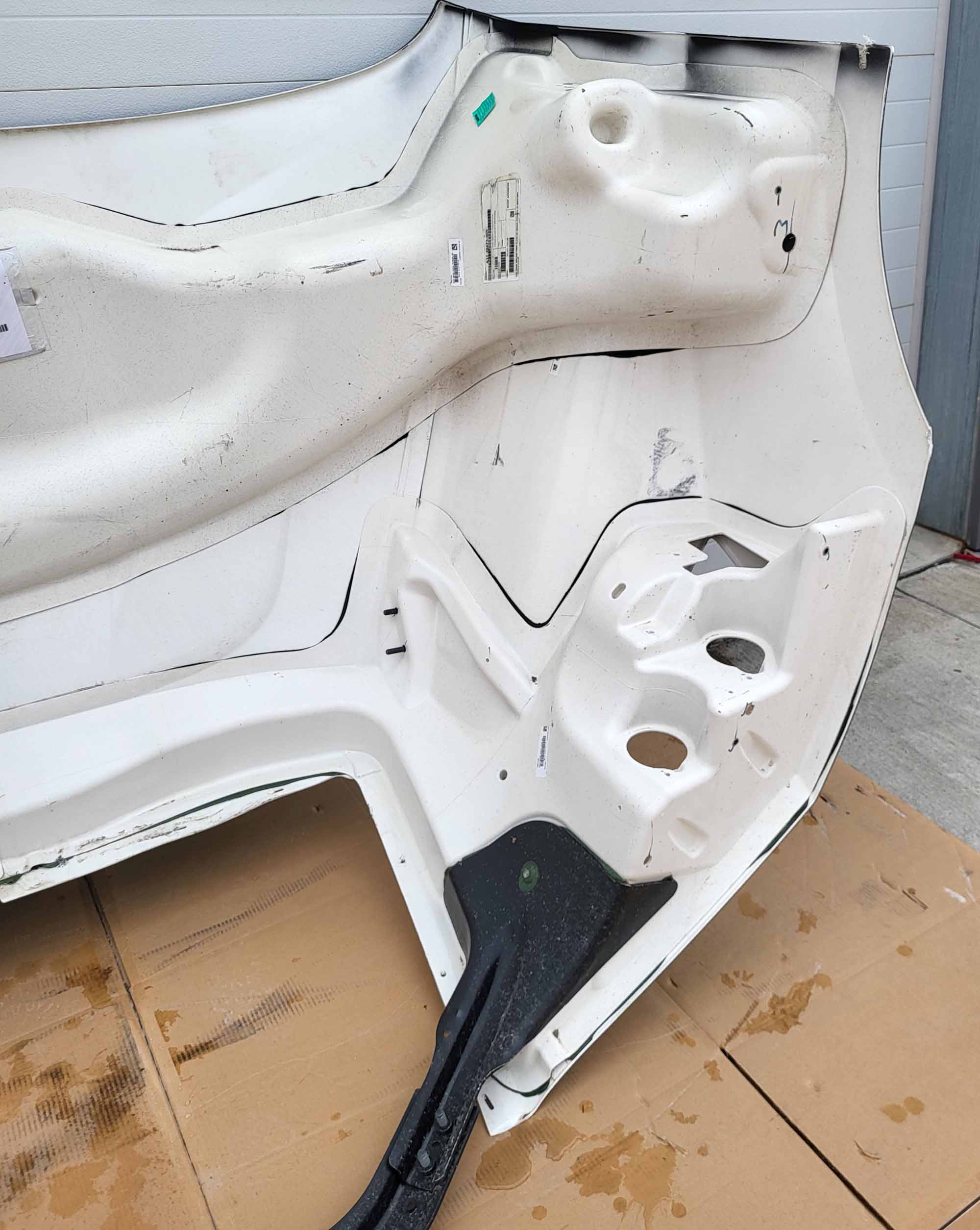Freightliner Cascadia 116" Hood, OEM Take Off, U2383 - Image 13