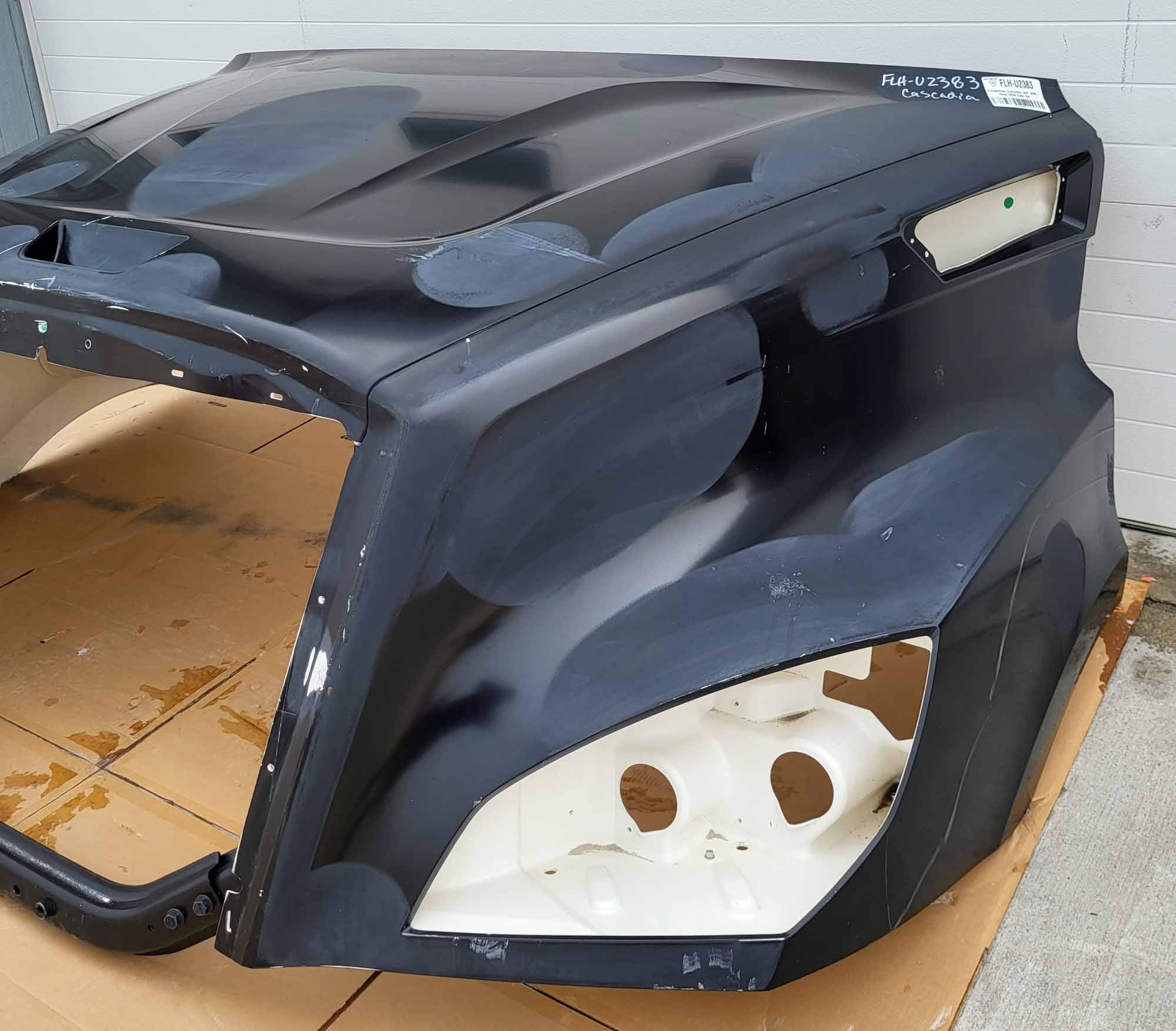 Freightliner Cascadia 116" Hood, OEM Take Off, U2383 - Image 4