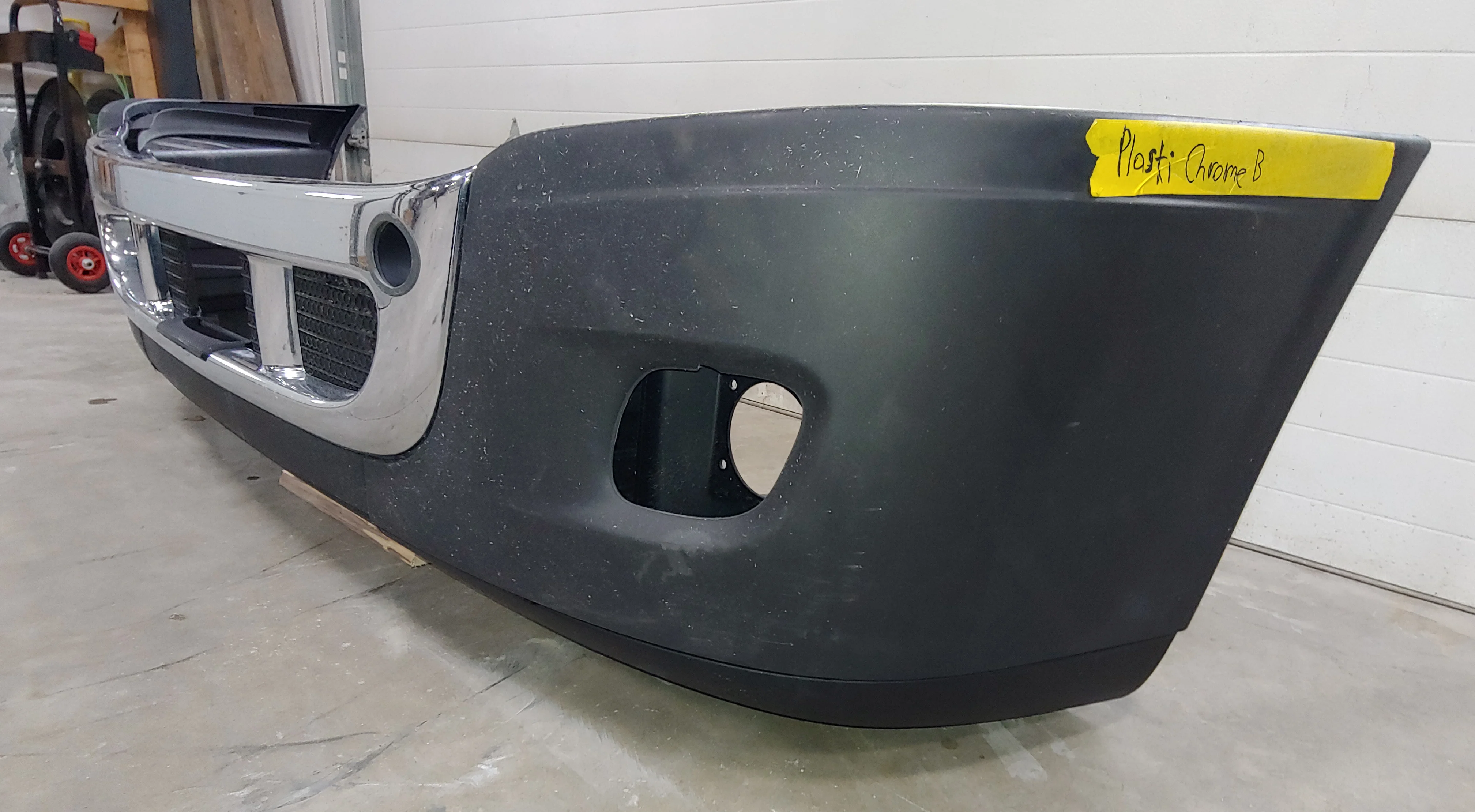Freightliner Cascadia OEM Bumper Cosblem Take off w/ fogs - Image 2