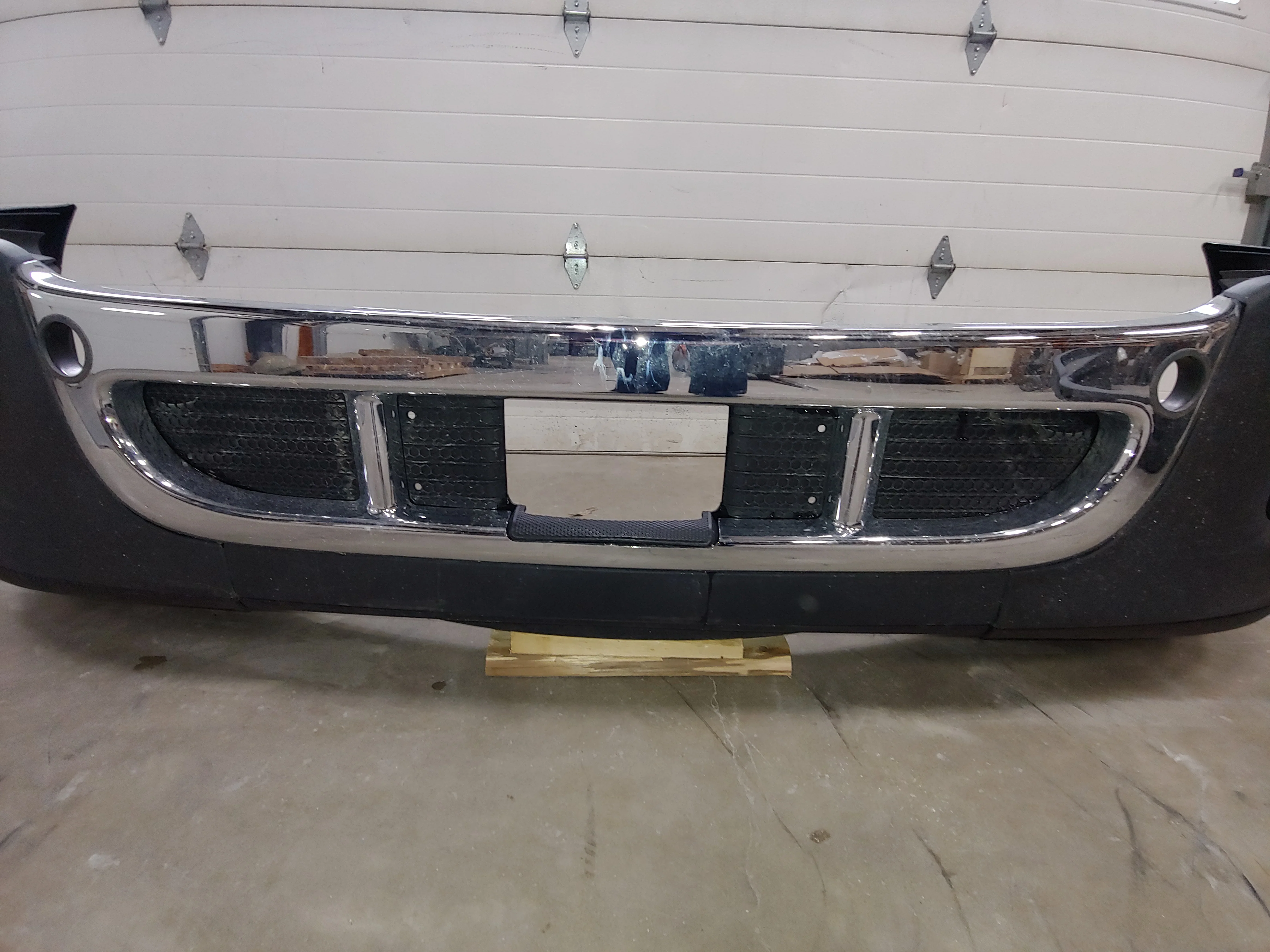 Freightliner Cascadia OEM Bumper Cosblem Take off w/ fogs - Image 3