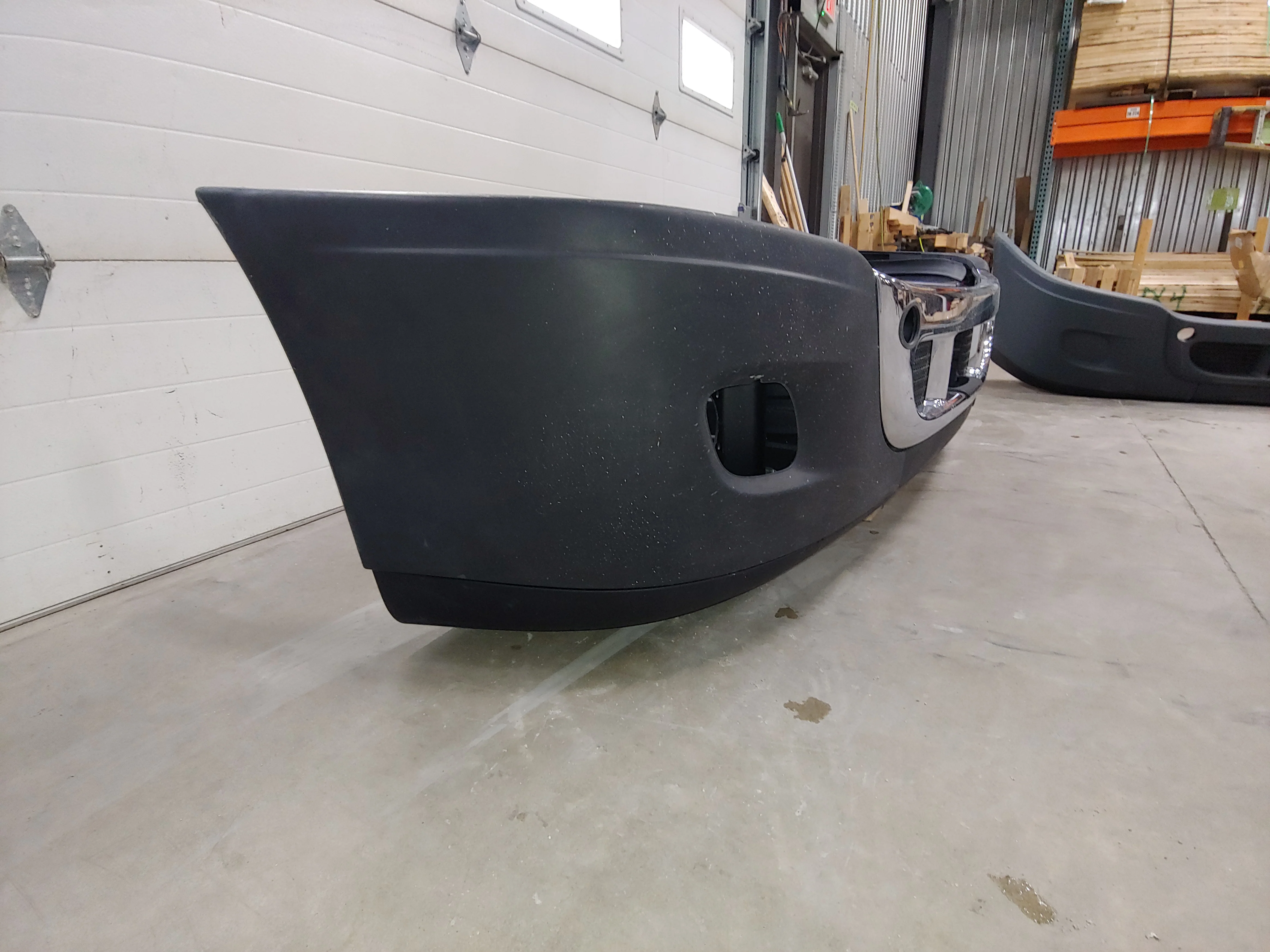 Freightliner Cascadia OEM Bumper Cosblem Take off w/ fogs - Image 5