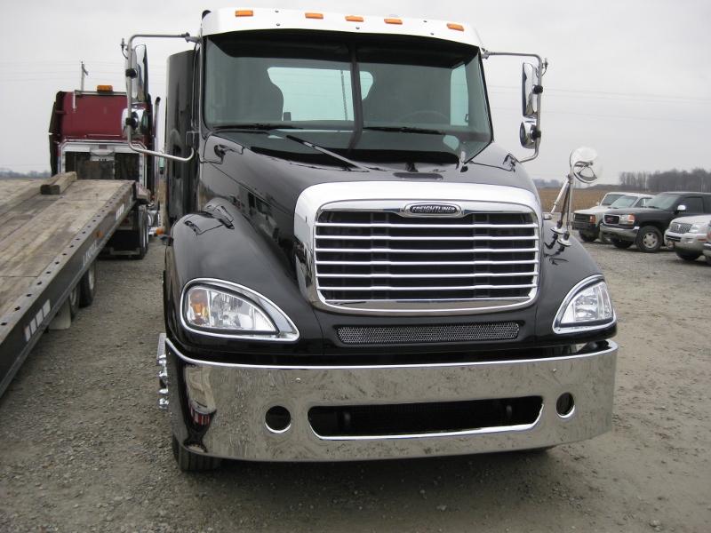 Freightliner Columbia Bumper Steel Chrome 18 in. - Image 5