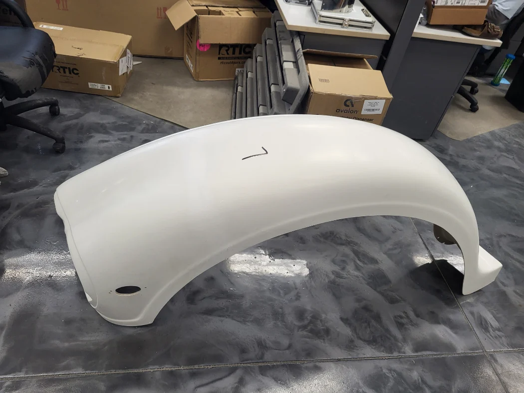 Freightliner Coronado SFA LH Fender FLM-620L - Image 10