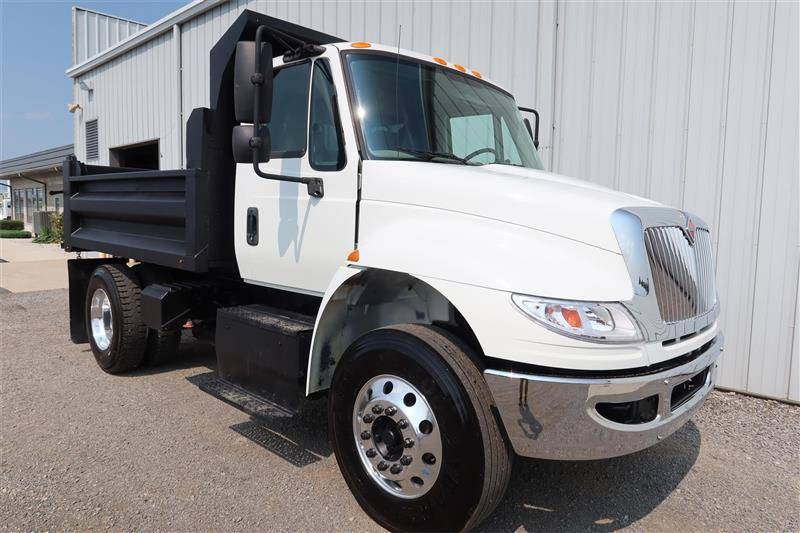 International 4400 Driver Side Filler Panel, Extended - Image 3
