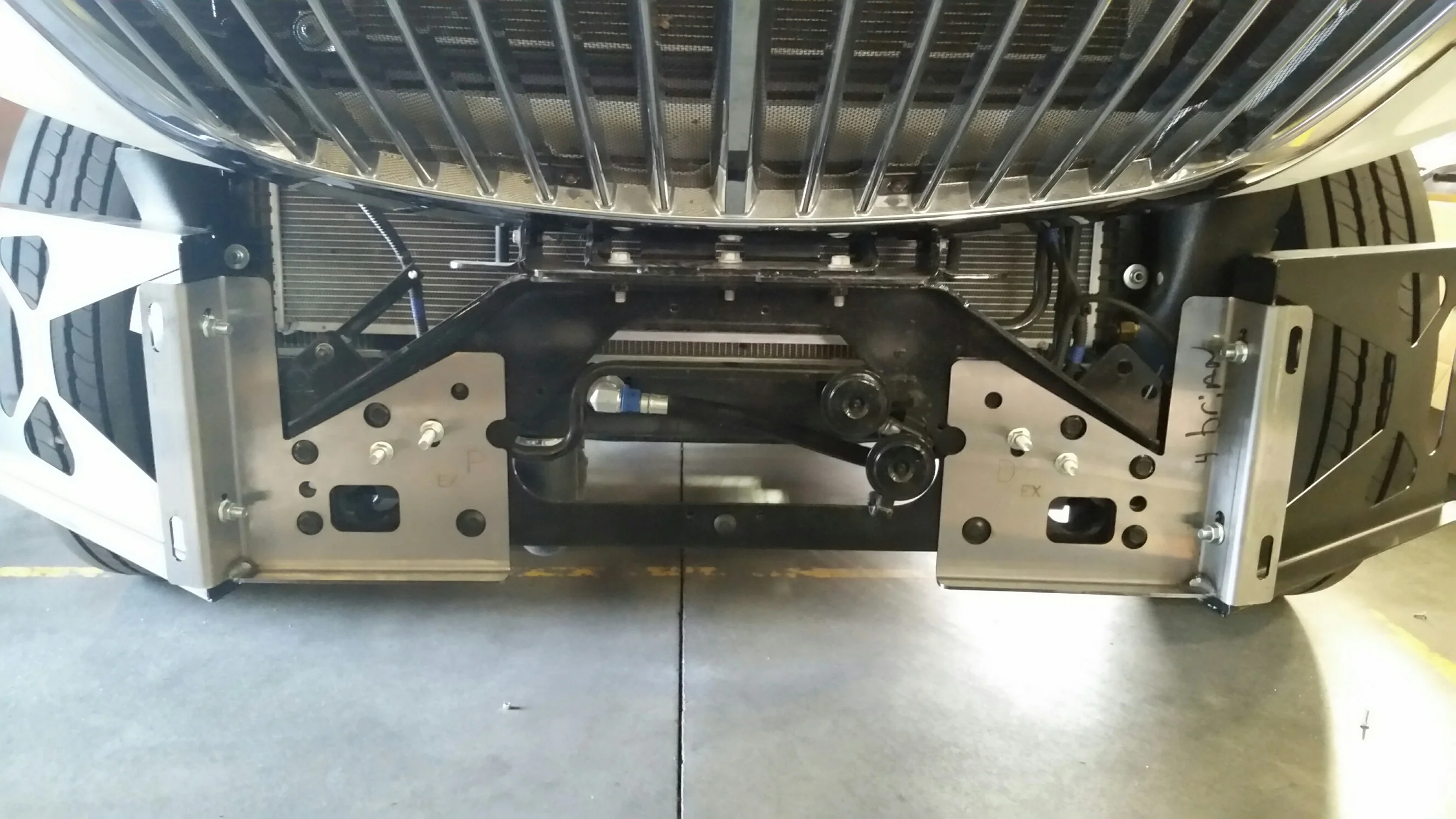 International LT625 Chrome Bumper - Image 2