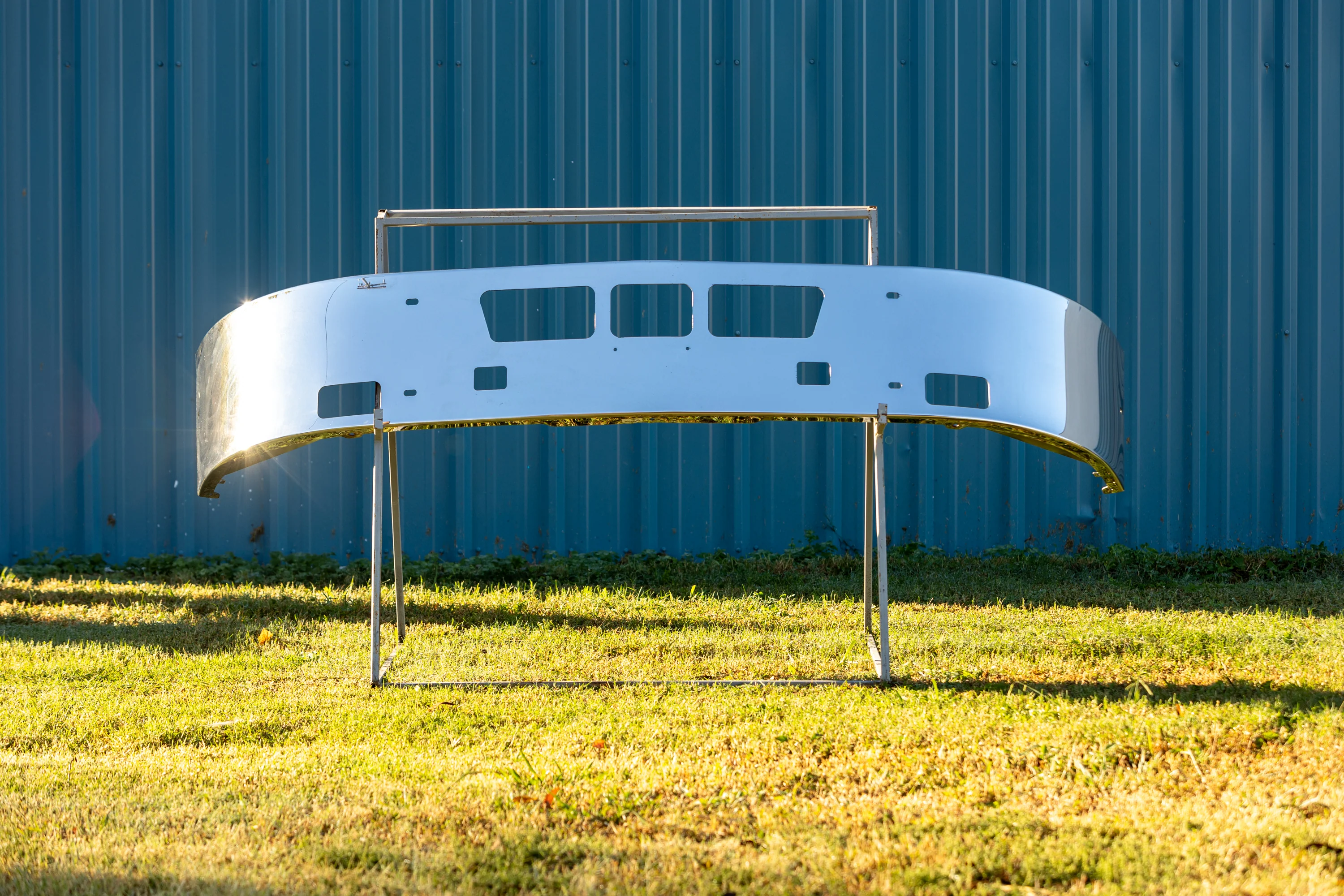 International LT625 Chrome Bumper - Image 3