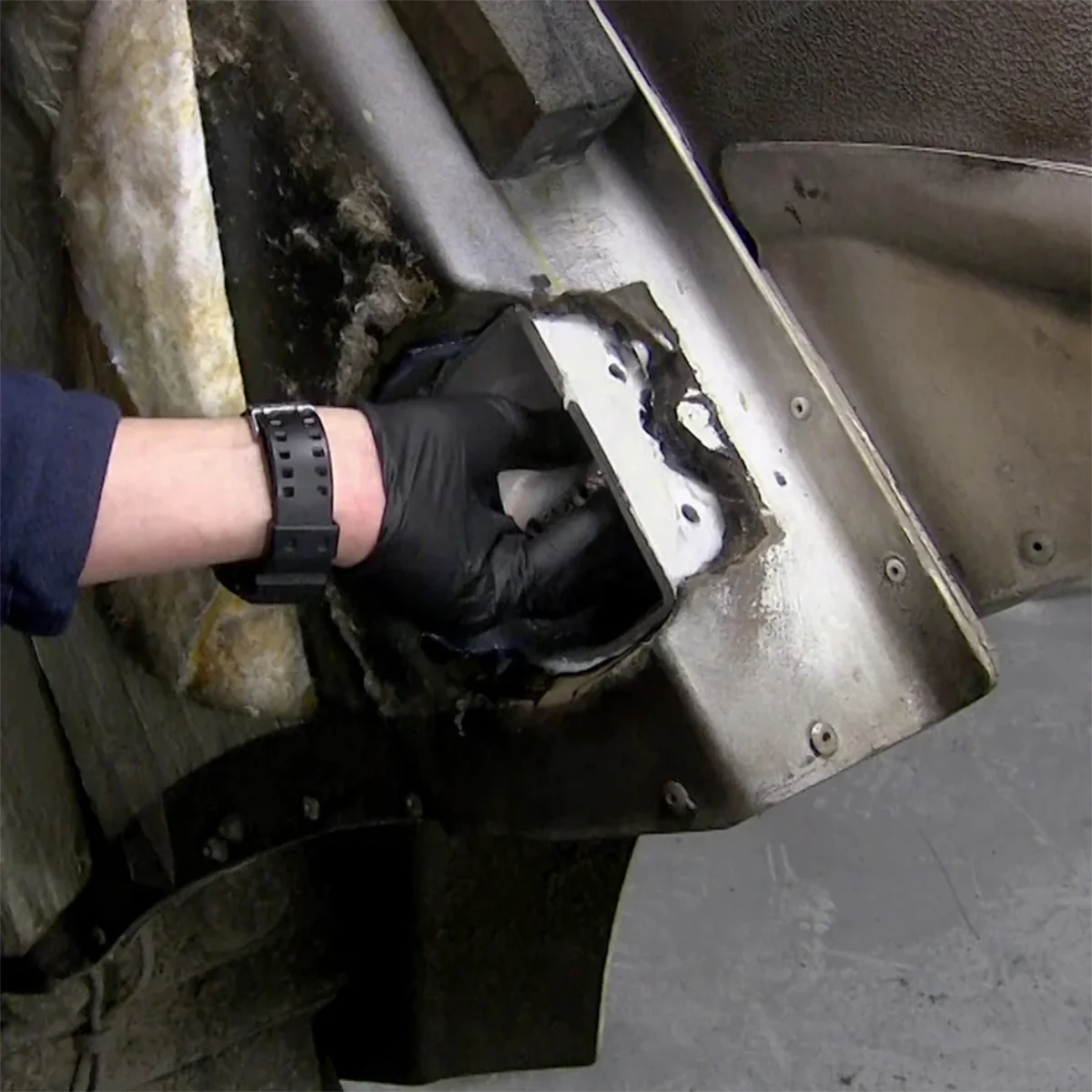 Kenworth T800 Hood Guide Bracket Repair Kit - Image 3