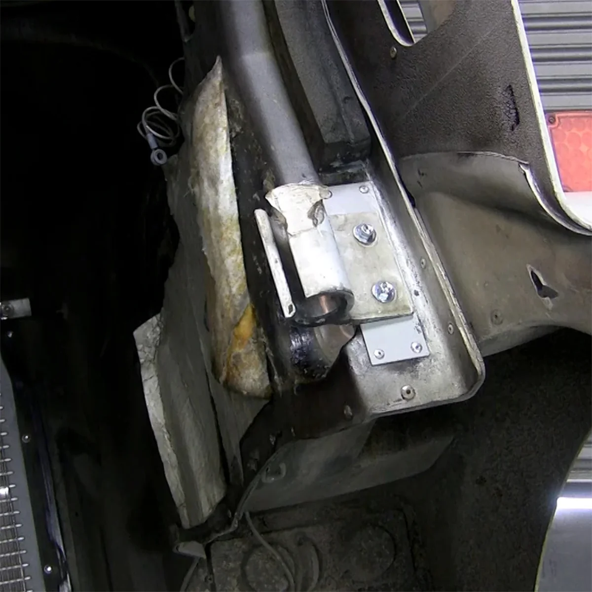 Kenworth T800 Hood Guide Bracket Repair Kit - Image 5