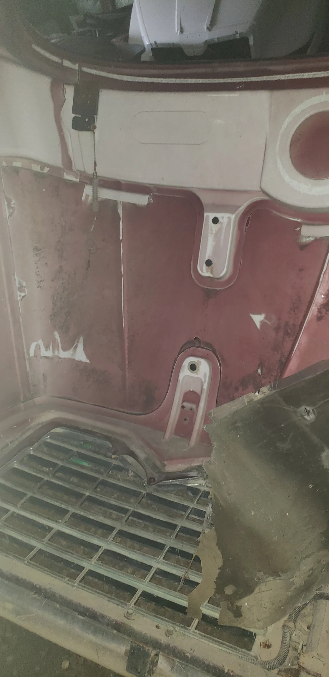 Mack Vision CX Hood OEM Take Off U1816 - Image 15