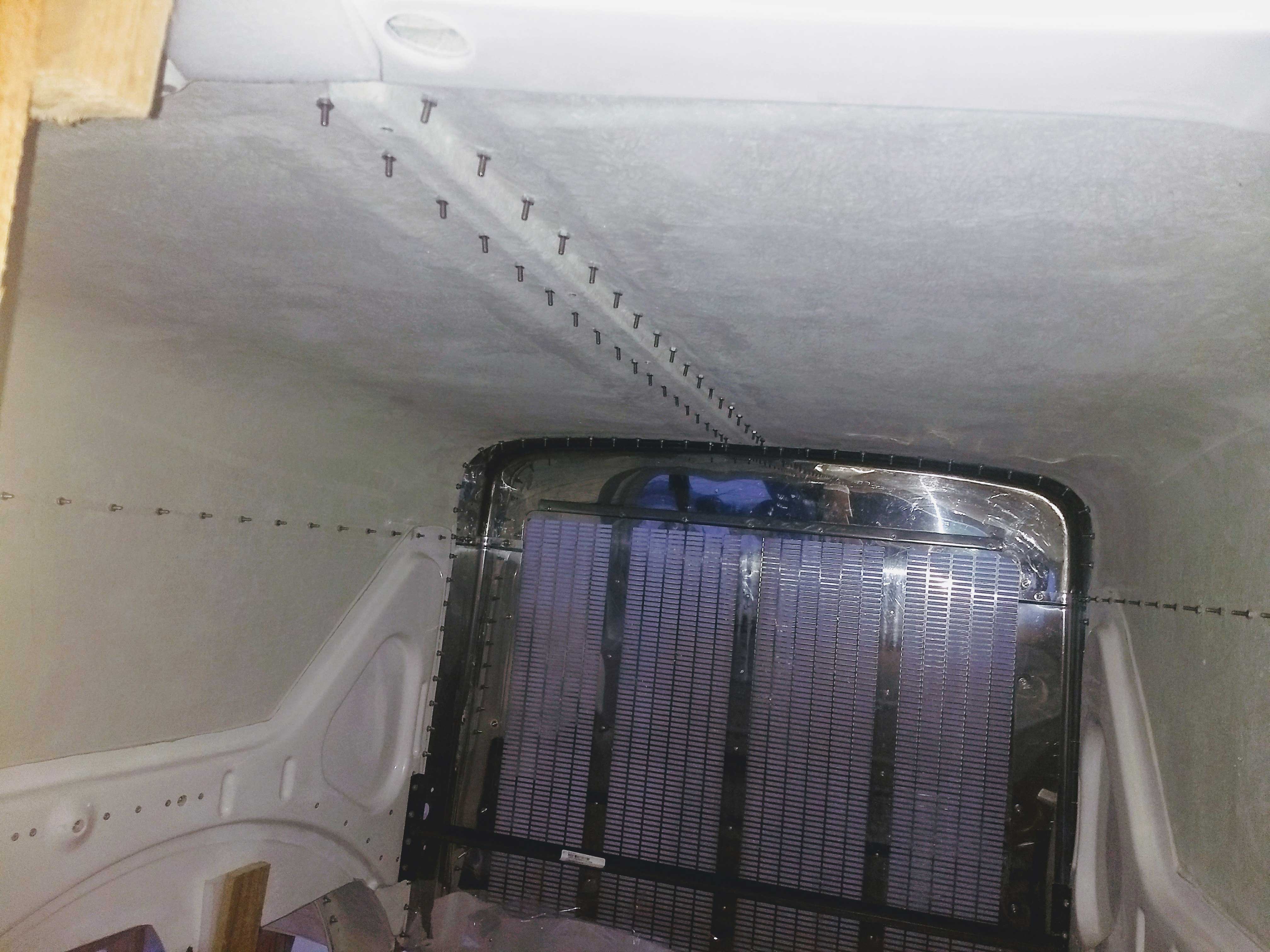 Durabuilt Fiberglass Hood With Grill & Surround for Peterbilt 379 Extended, L29-6062 - Image 5