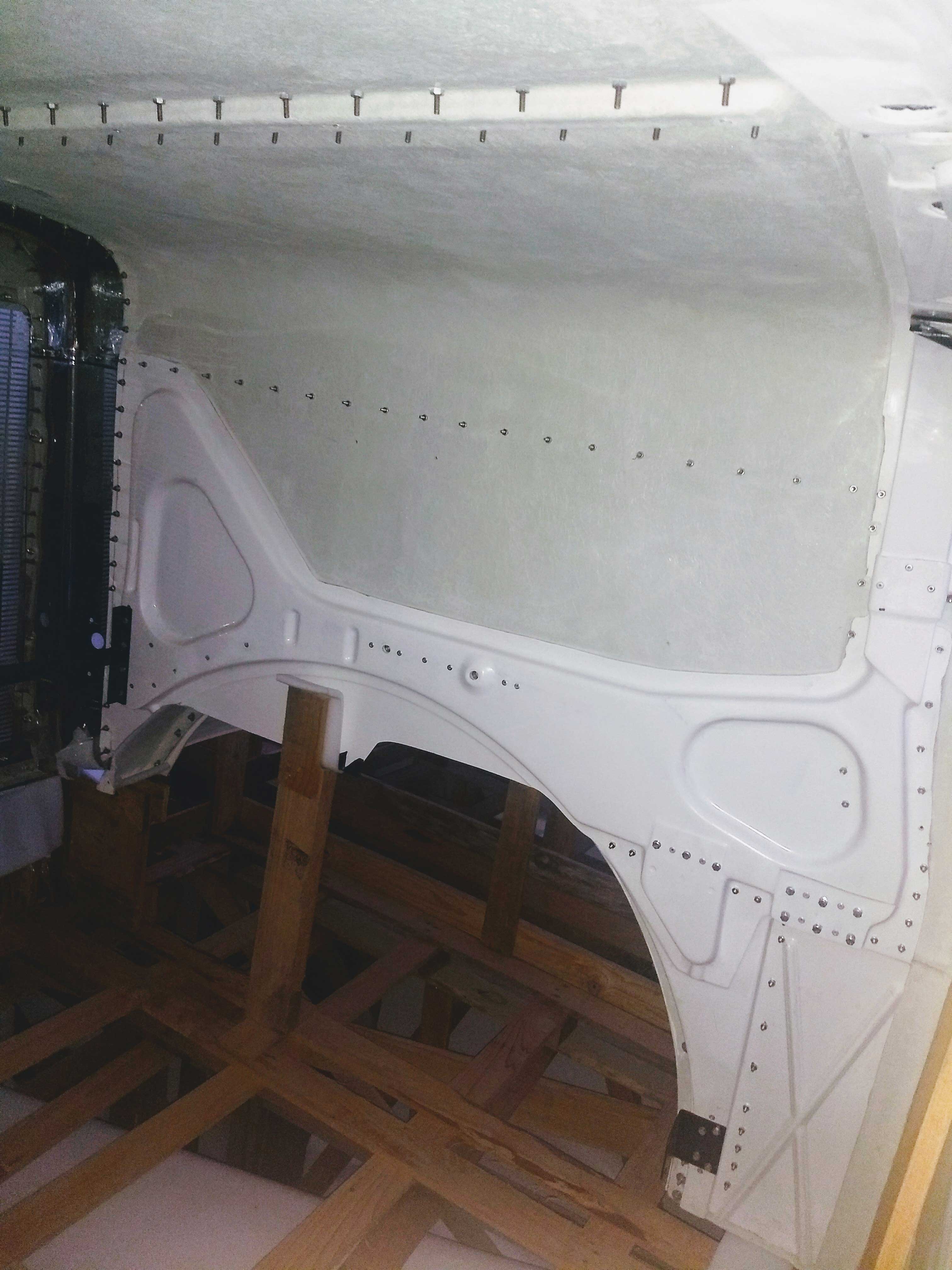 Durabuilt Fiberglass Hood With Grill & Surround for Peterbilt 379 Extended, L29-6062 - Image 7