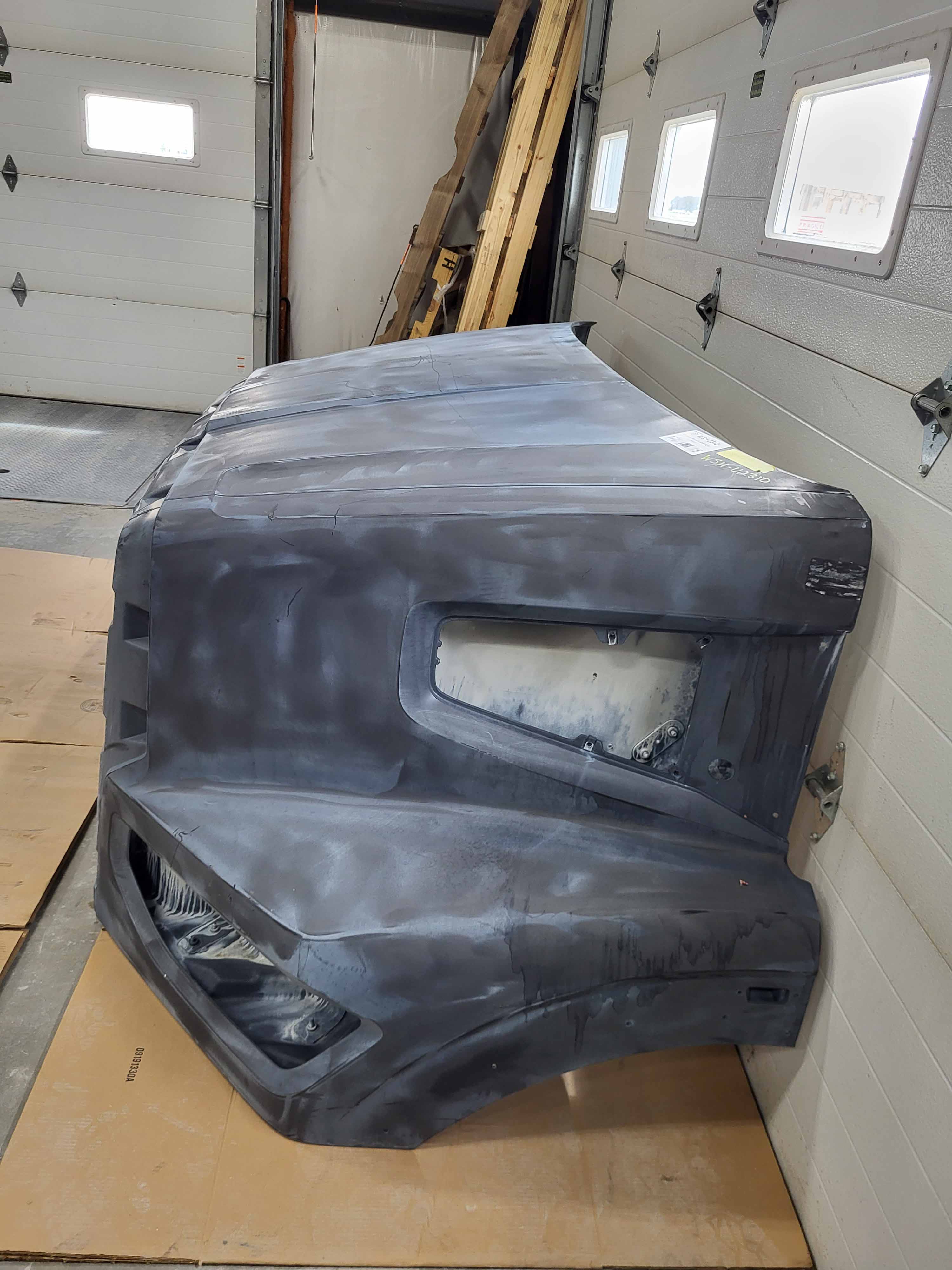 Western Star 47X SBA Hood, Fend. Ext., OEM Take Off , U2310 - Image 3