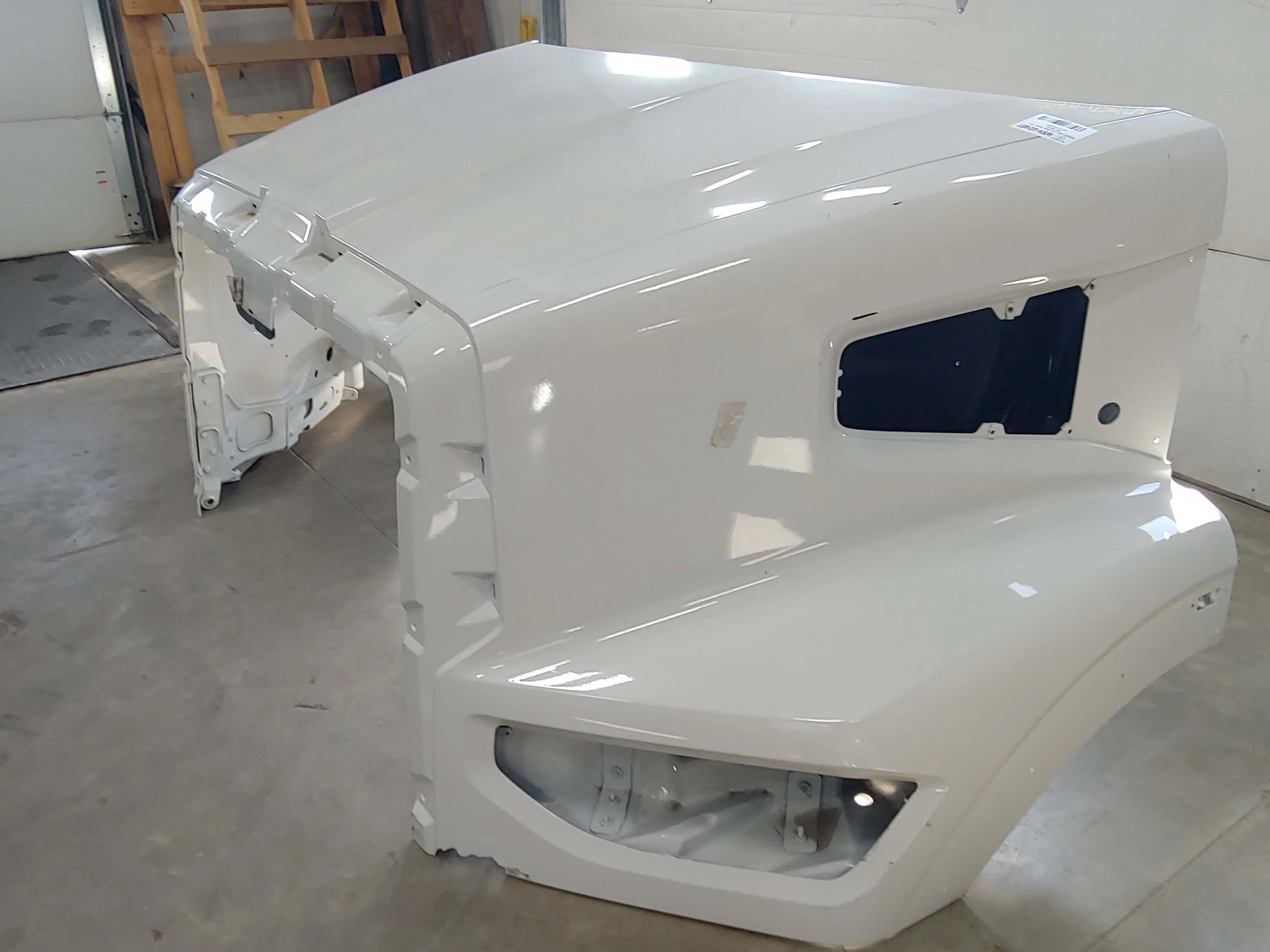Western Star 47X SBA Hood, Fend Ext, OEM Take Off, U2407, A17-21724-008 - Image 4
