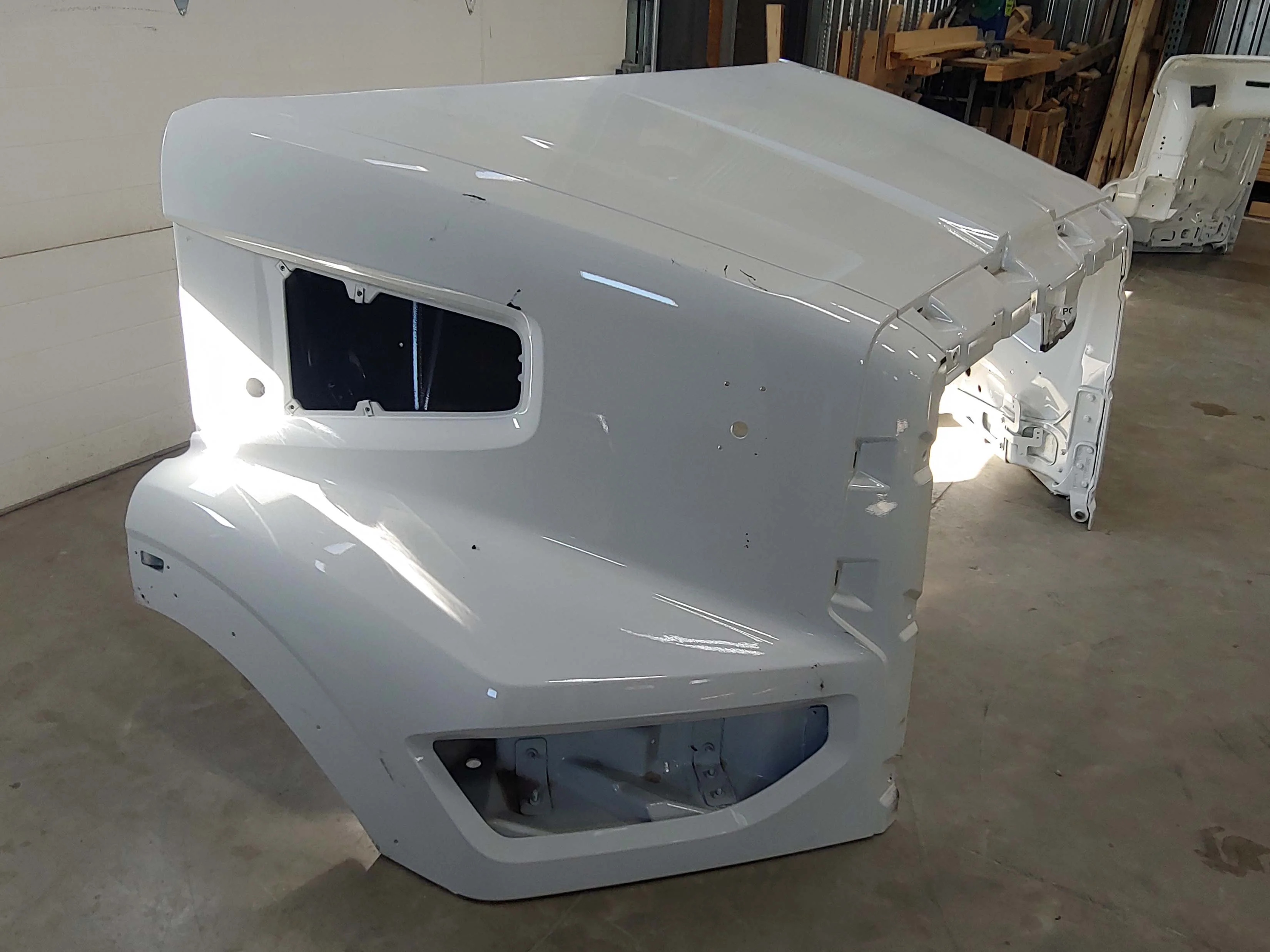 Western Star 47X SBA Hood, Fend Ext, OEM Take Off, U2407, A17-21724-008 - Image 6