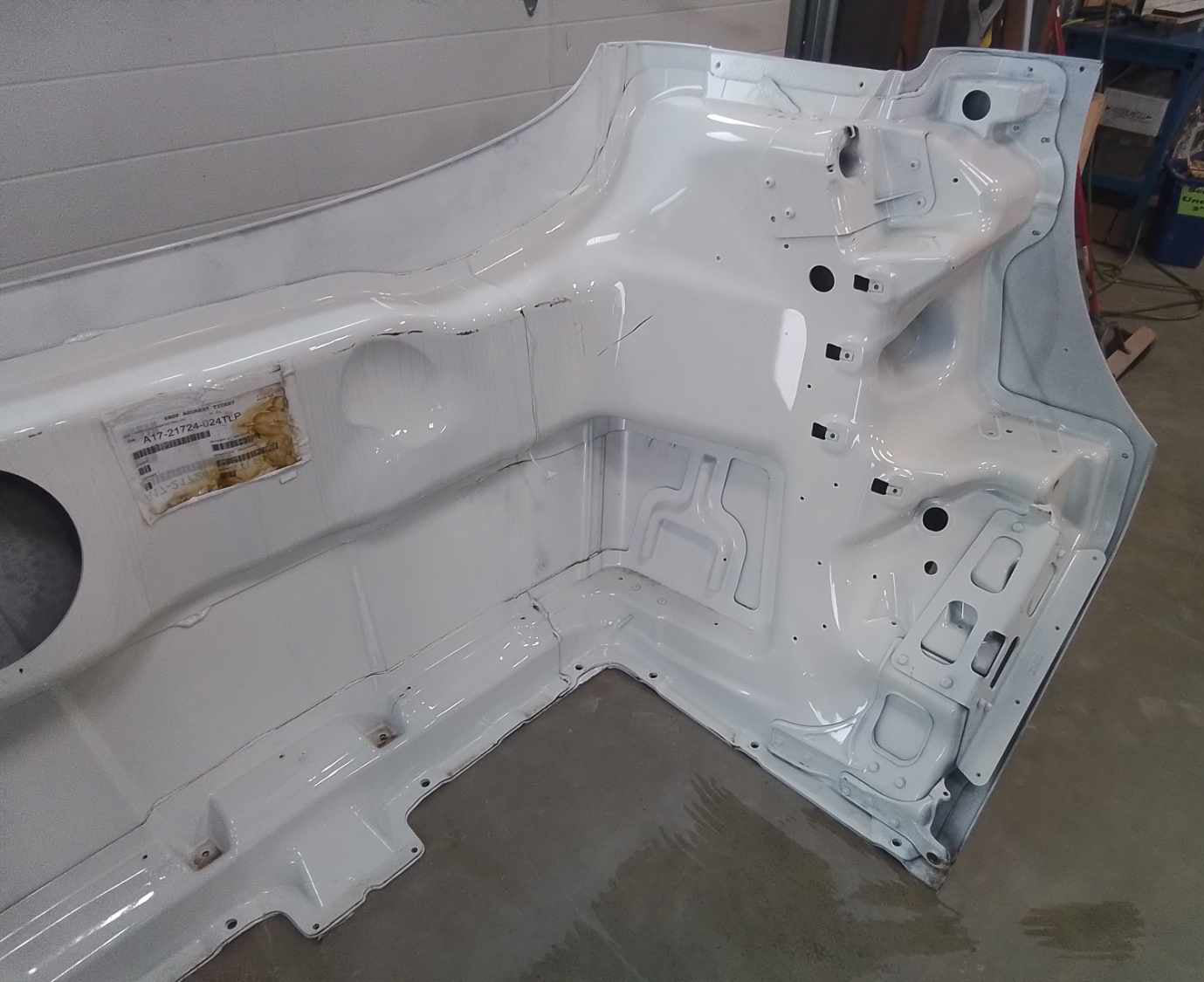 Western Star 47X SBA Hood, Pre-Clean, Fend Ext, OEM Take Off, U2522, A17-21724-024 - Image 14