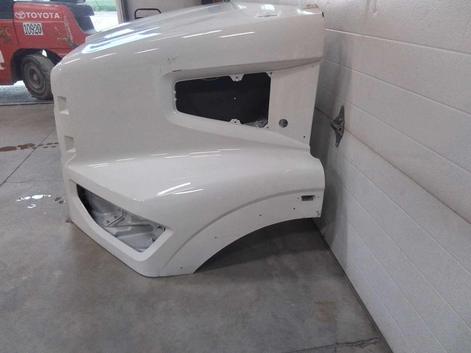 Western Star 47X SBA Hood, Pre-Clean, Fend Ext, OEM Take Off, U2522, A17-21724-024 - Image 3