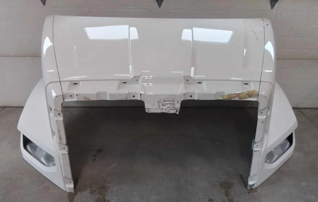 Western Star 47X SBA Hood, Pre-Clean, Fend Ext, OEM Take Off, U2522, A17-21724-024 - Image 6
