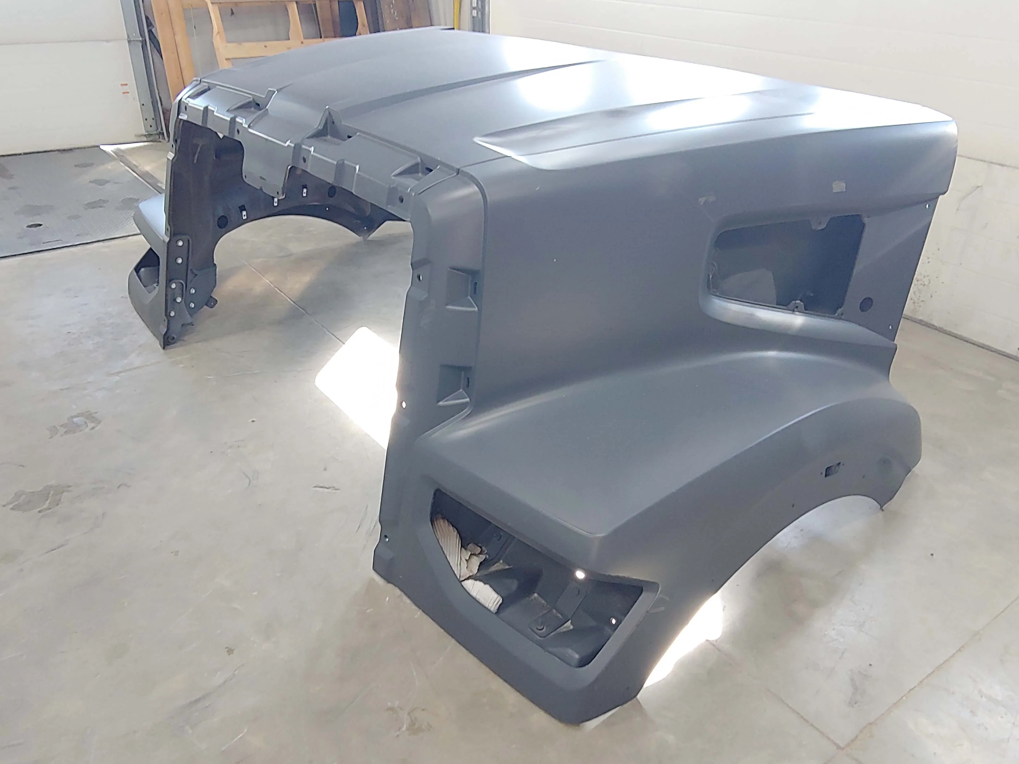 Western Star 47X SFA Hood Precleaner, Fend Ext  OEM Take-Off, U2413, A17-21722-024 - Image 4