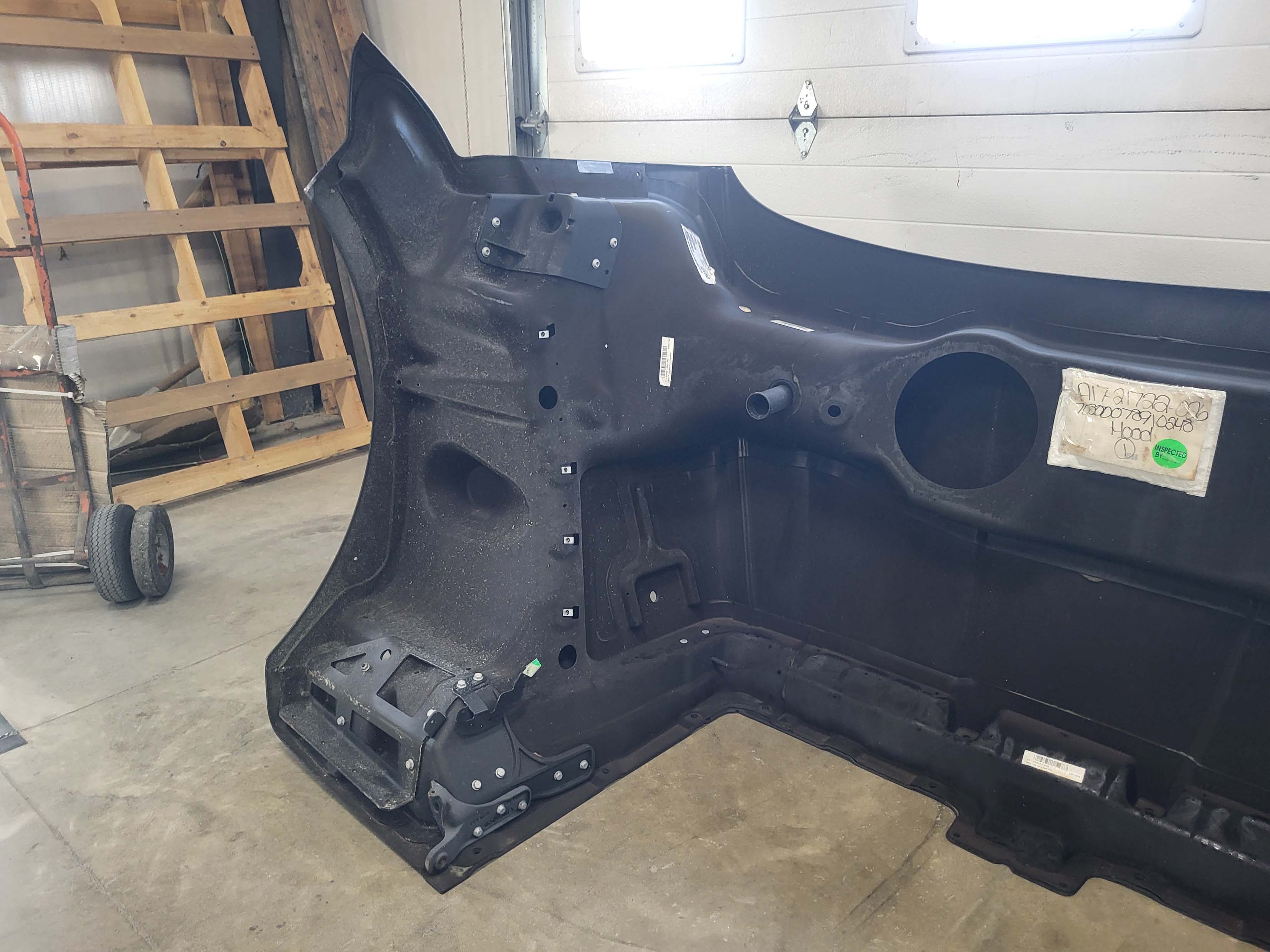 Western Star 47X SFA Hood w/Precleaner, R/L Mirror, Fend. Ext., OEM Take-Off, U2427, A17-21722-026 - Image 11