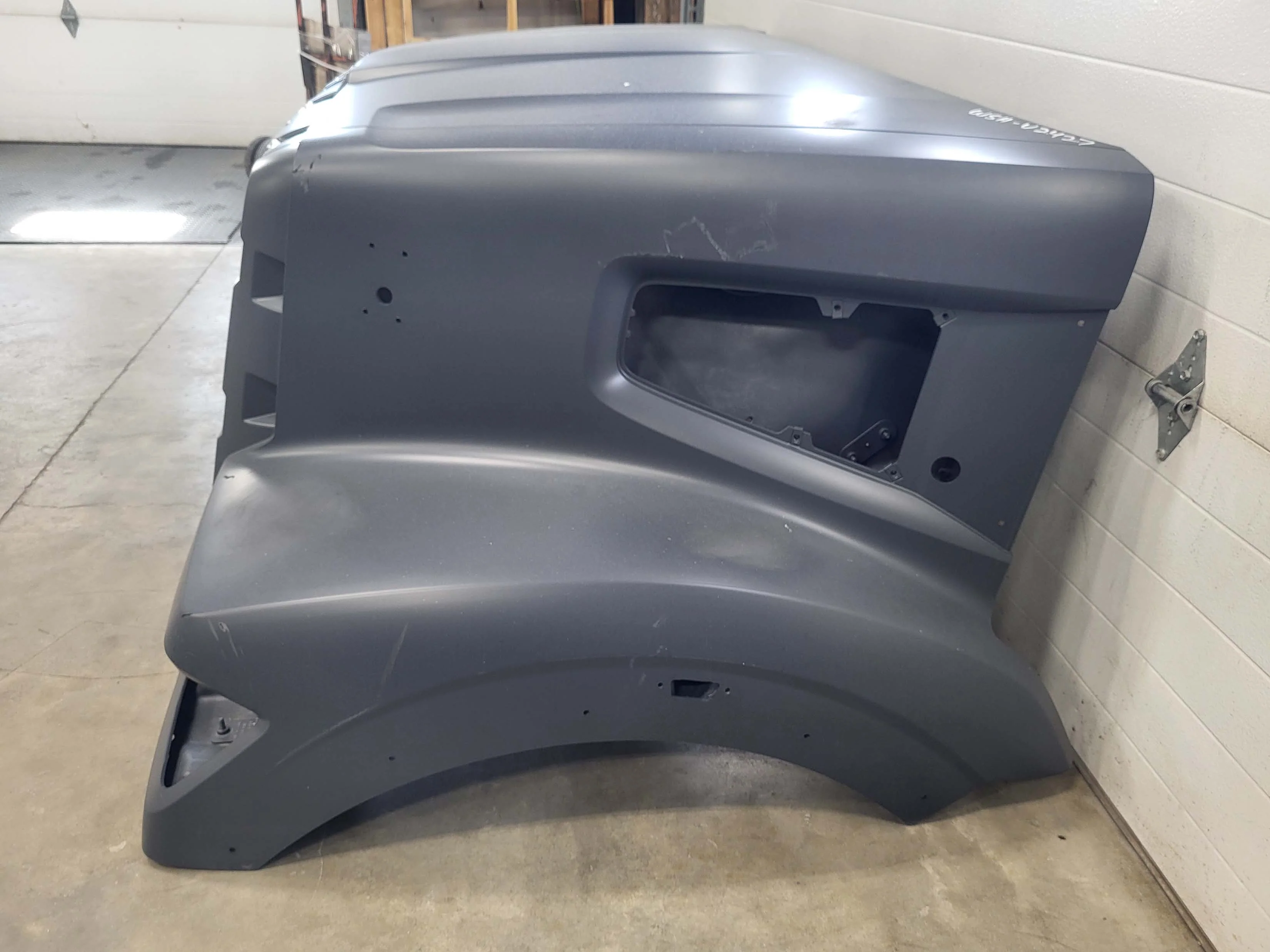 Western Star 47X SFA Hood w/Precleaner, R/L Mirror, Fend. Ext., OEM Take-Off, U2427, A17-21722-026 - Image 4