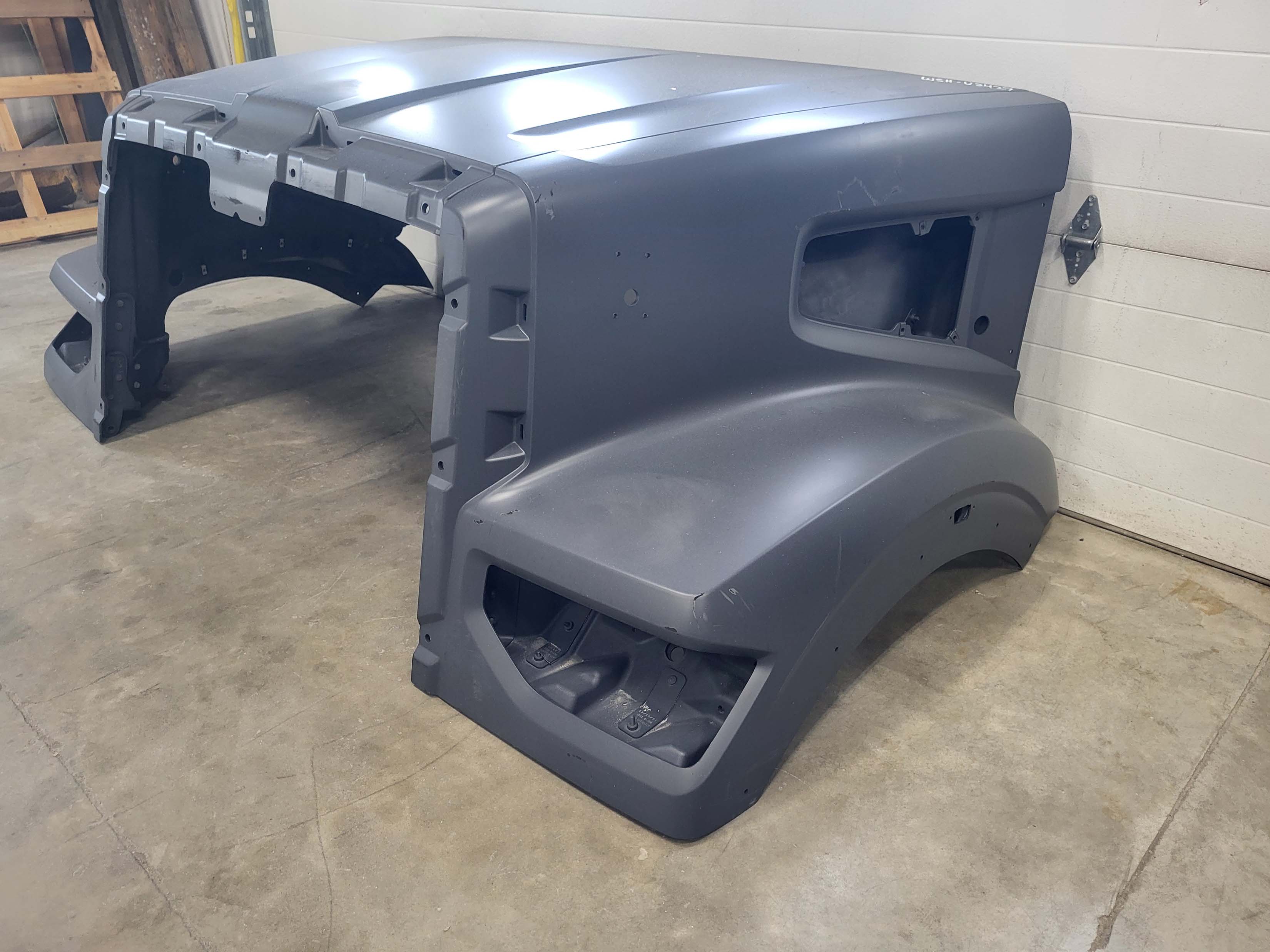 Western Star 47X SFA Hood w/Precleaner, R/L Mirror, Fend. Ext., OEM Take-Off, U2427, A17-21722-026 - Image 5