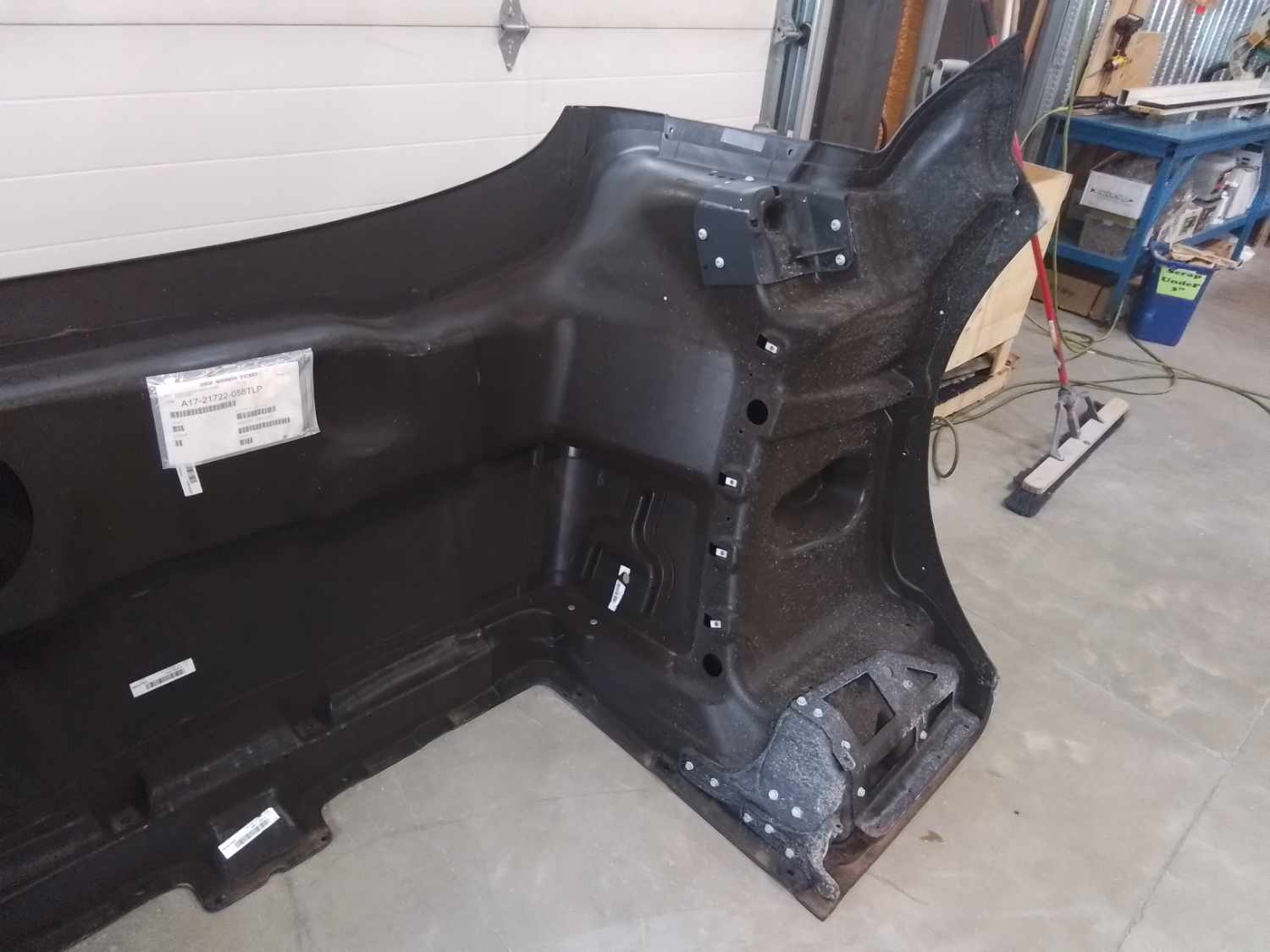 Western Star 47X SFA Hood w/Precleaner, R/L Mirror, Fend. Ext., OEM Take-Off, U2519, A17-21722-058 - Image 13