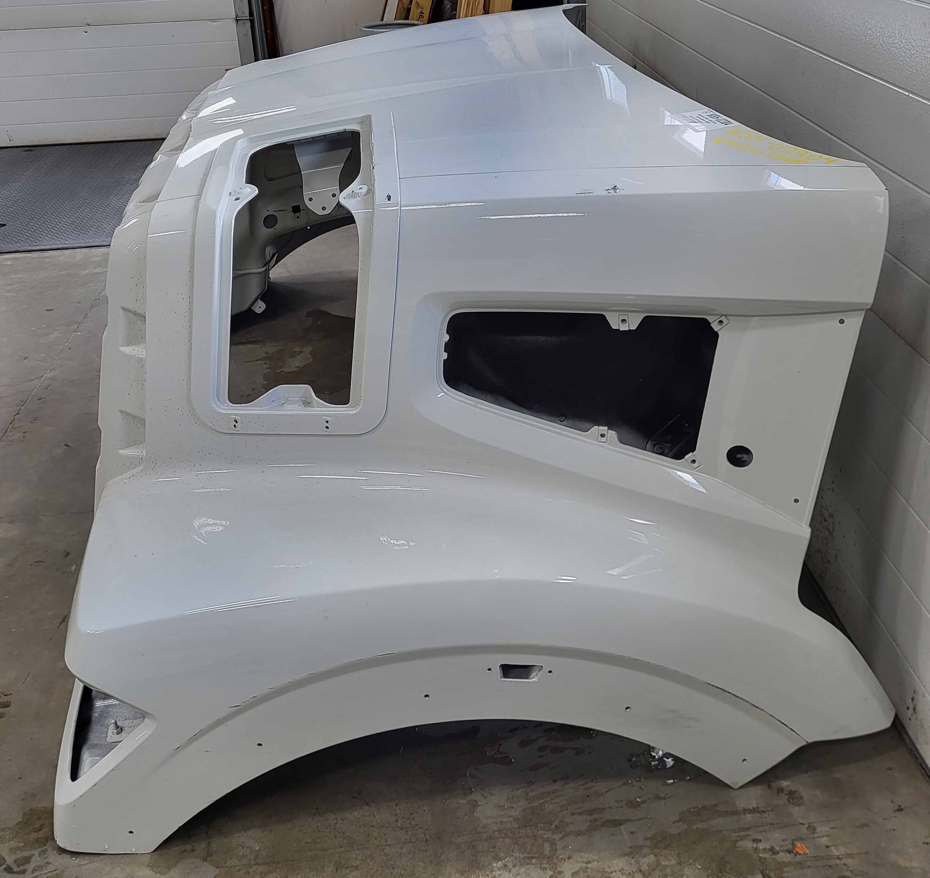 Western Star 47X SFA Hood,  w/Access Door, Fend. Ext., Precleaner,  OEM Take-Off, U2304 - Image 3