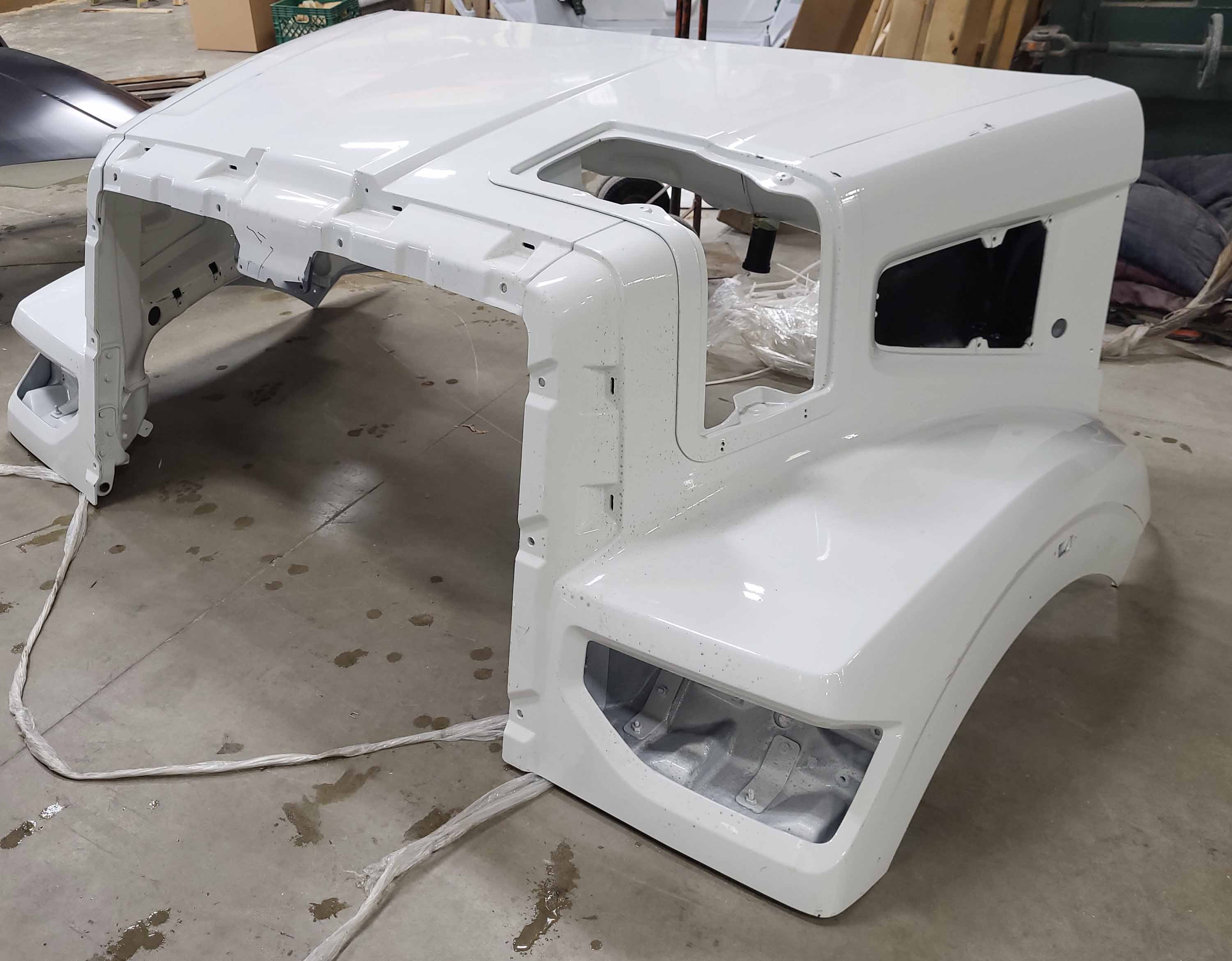 Western Star 47X SFA Hood,  w/Access Door, Fend. Ext., Precleaner,  OEM Take-Off, U2304 - Image 4
