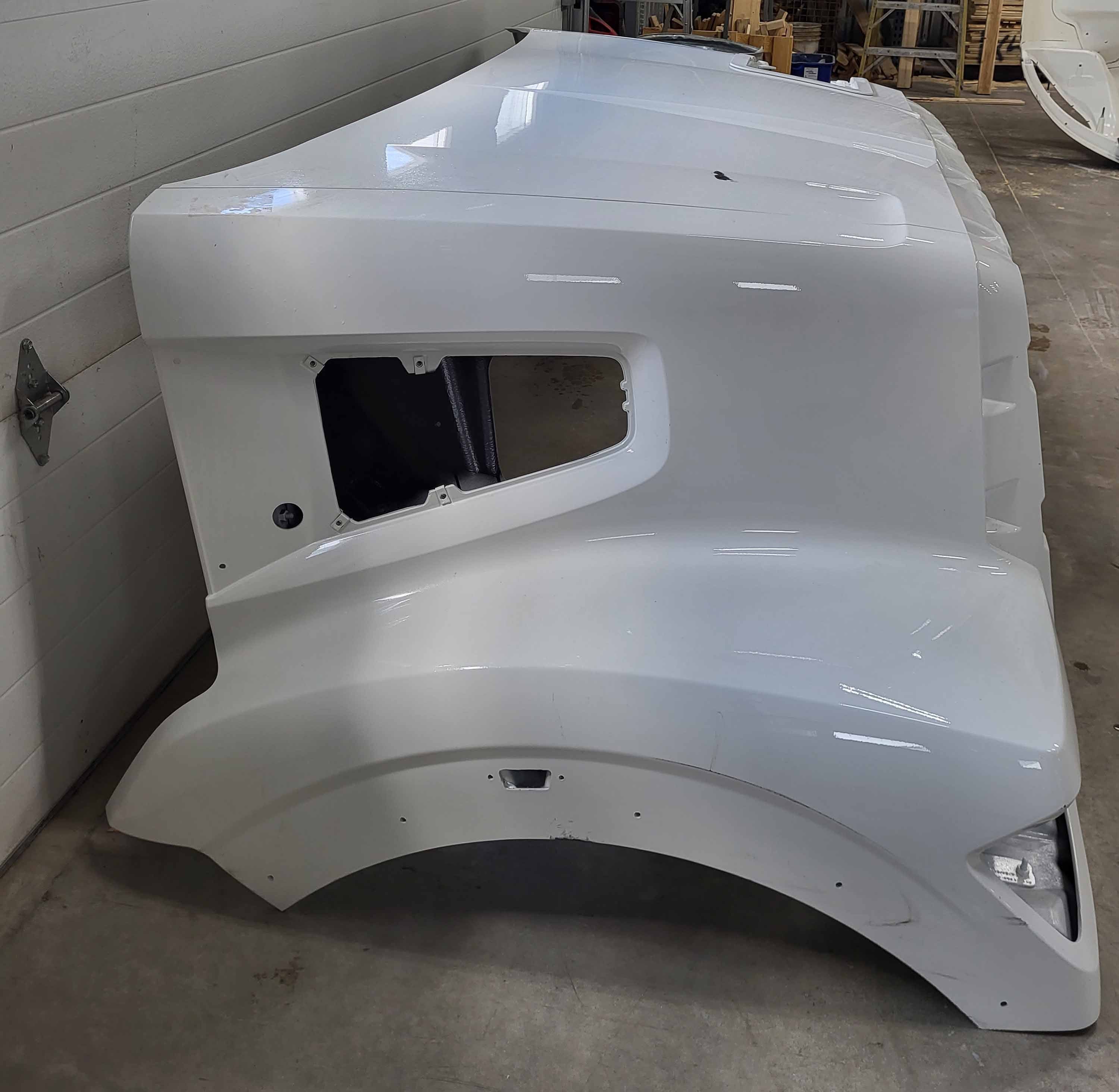 Western Star 47X SFA Hood,  w/Access Door, Fend. Ext., Precleaner,  OEM Take-Off, U2304 - Image 5