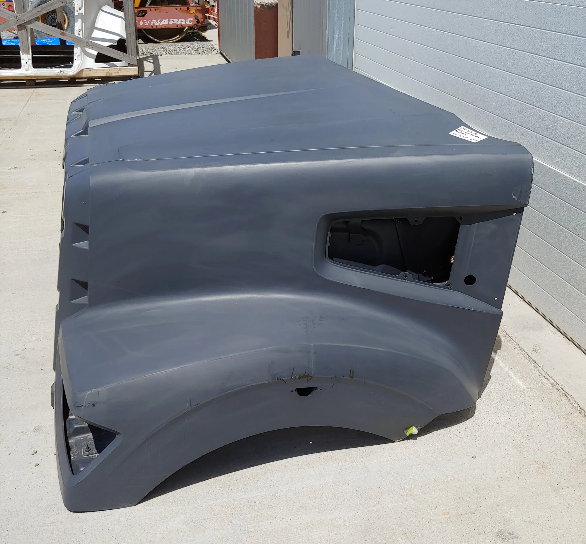 Western Star 49X SFA Hood, 2024-25, RH Mirror, Pre-Cleaner, OEM Take-Off, A17-21715-052 - Image 3