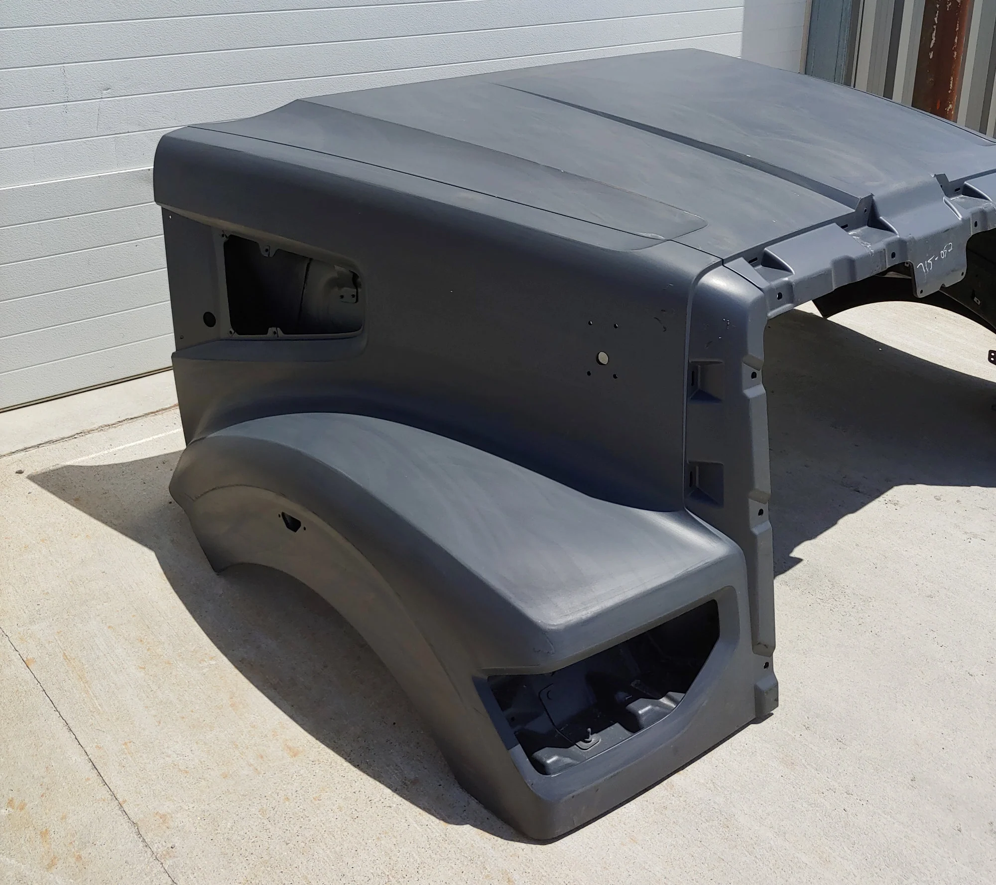 Western Star 49X SFA Hood, 2024-25, RH Mirror, Pre-Cleaner, OEM Take-Off, A17-21715-052 - Image 5