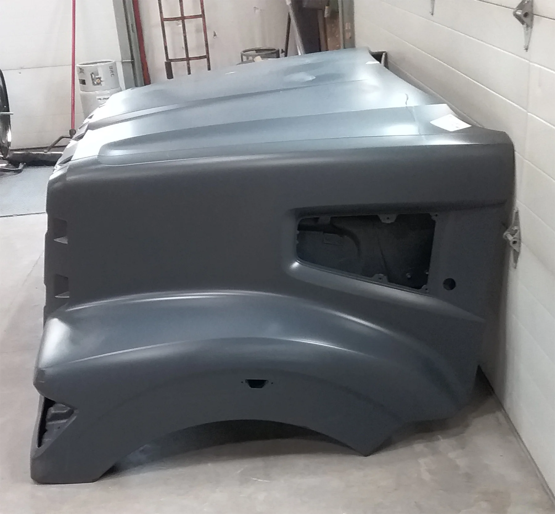 Western Star 49X SFA Hood, 2024-25, RH Mirror, Pre-Cleaner, OEM Take-Off, A17-21715-052 - Image 3