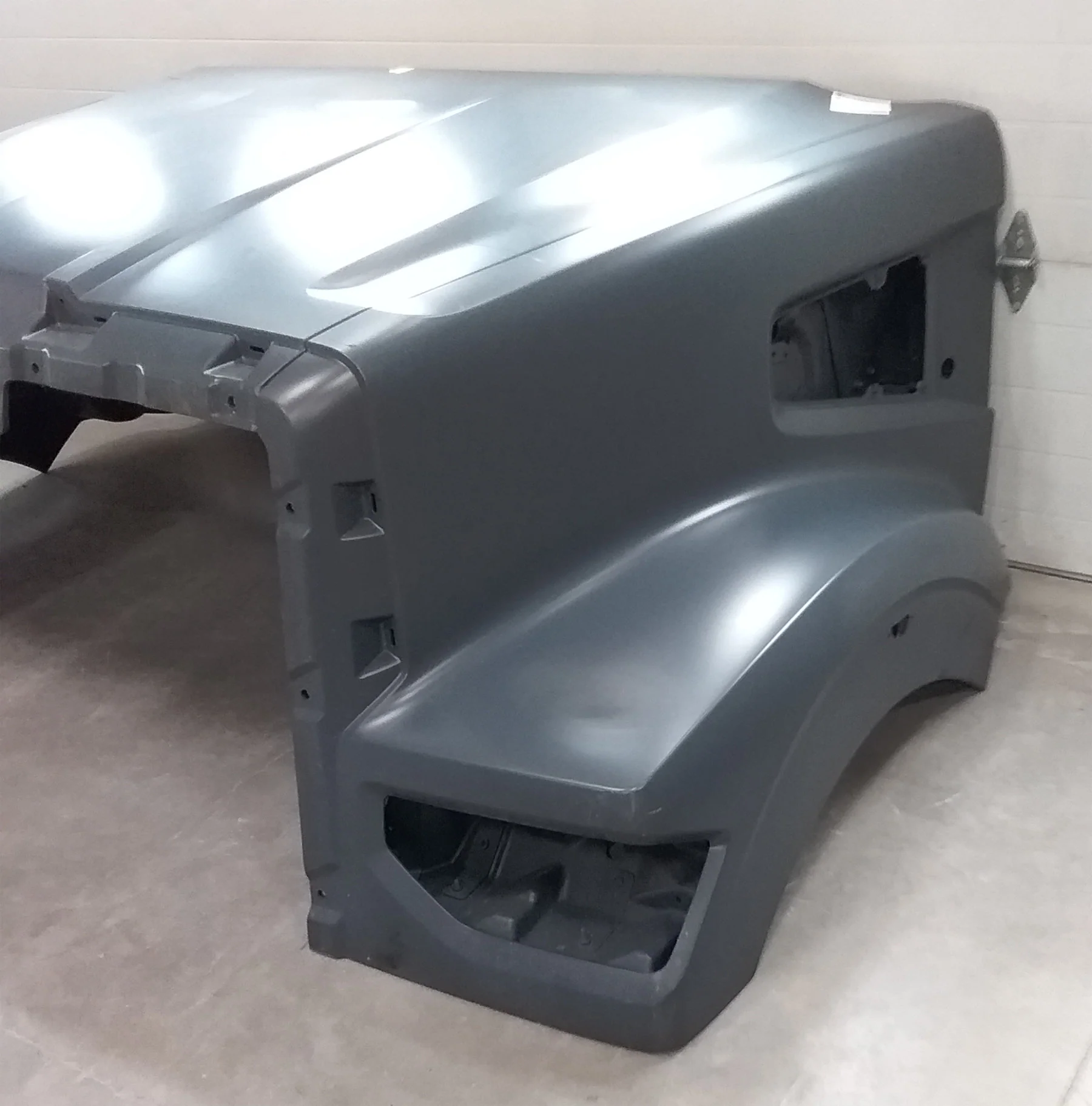 Western Star 49X SFA Hood, 2024-25, RH Mirror, Pre-Cleaner, OEM Take-Off, A17-21715-052 - Image 4
