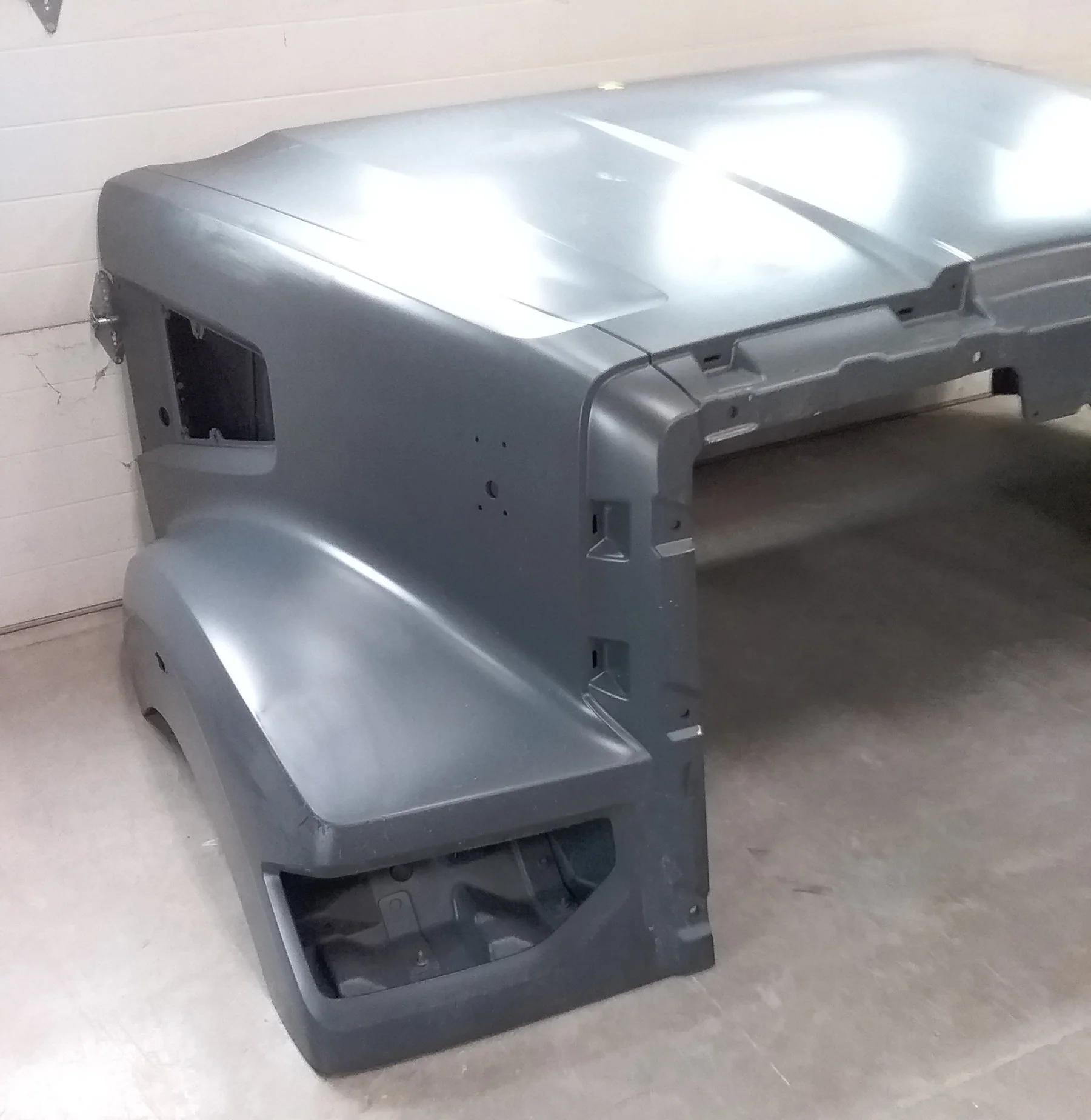 Western Star 49X SFA Hood, 2024-25, RH Mirror, Pre-Cleaner, OEM Take-Off, A17-21715-052 - Image 9