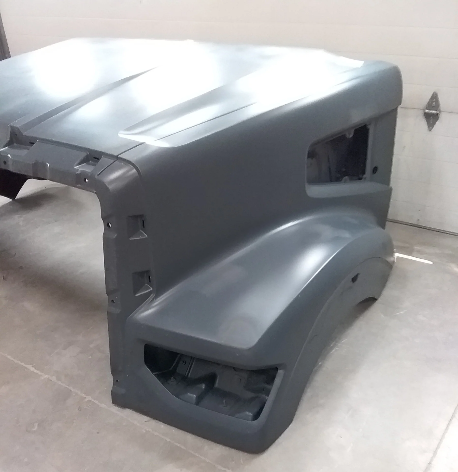 Western Star 49X SFA Hood, 2024-25, RH Mirror, Pre-Cleaner, OEM Take-Off, A17-21715-052 - Image 4