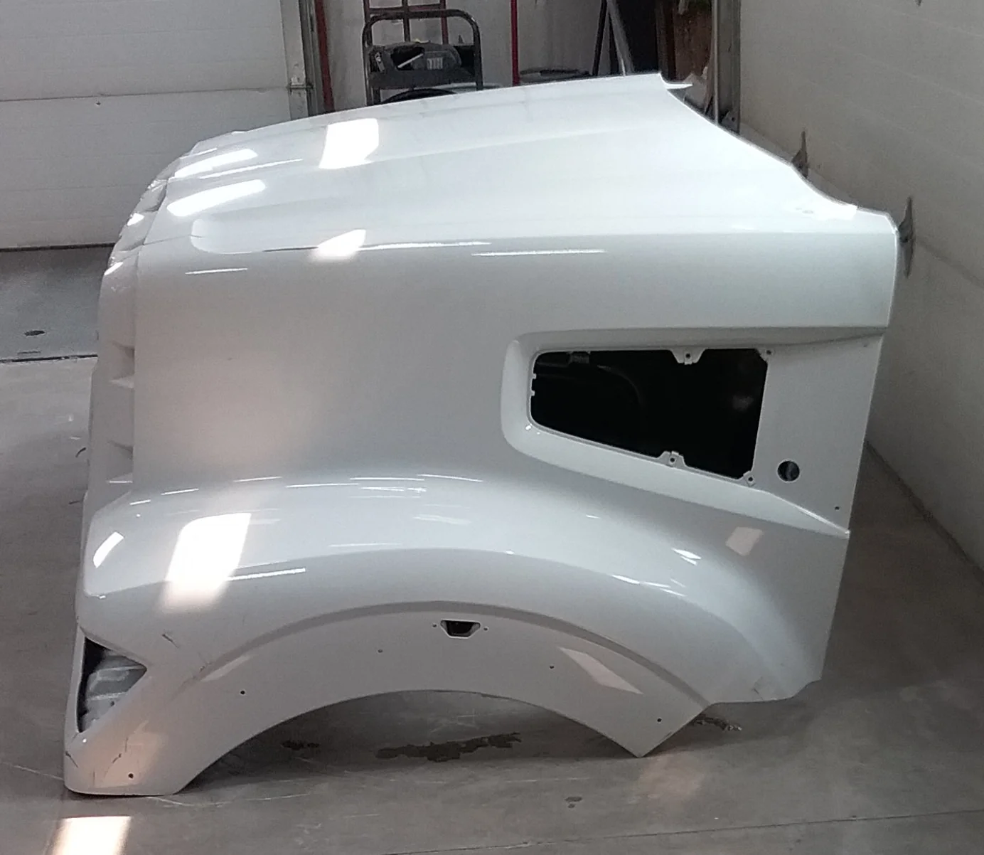 Western Star 49X SFA Hood, Take-Off, Pre-Clean, Drilled Fenders, A17-21715-048 - Image 3
