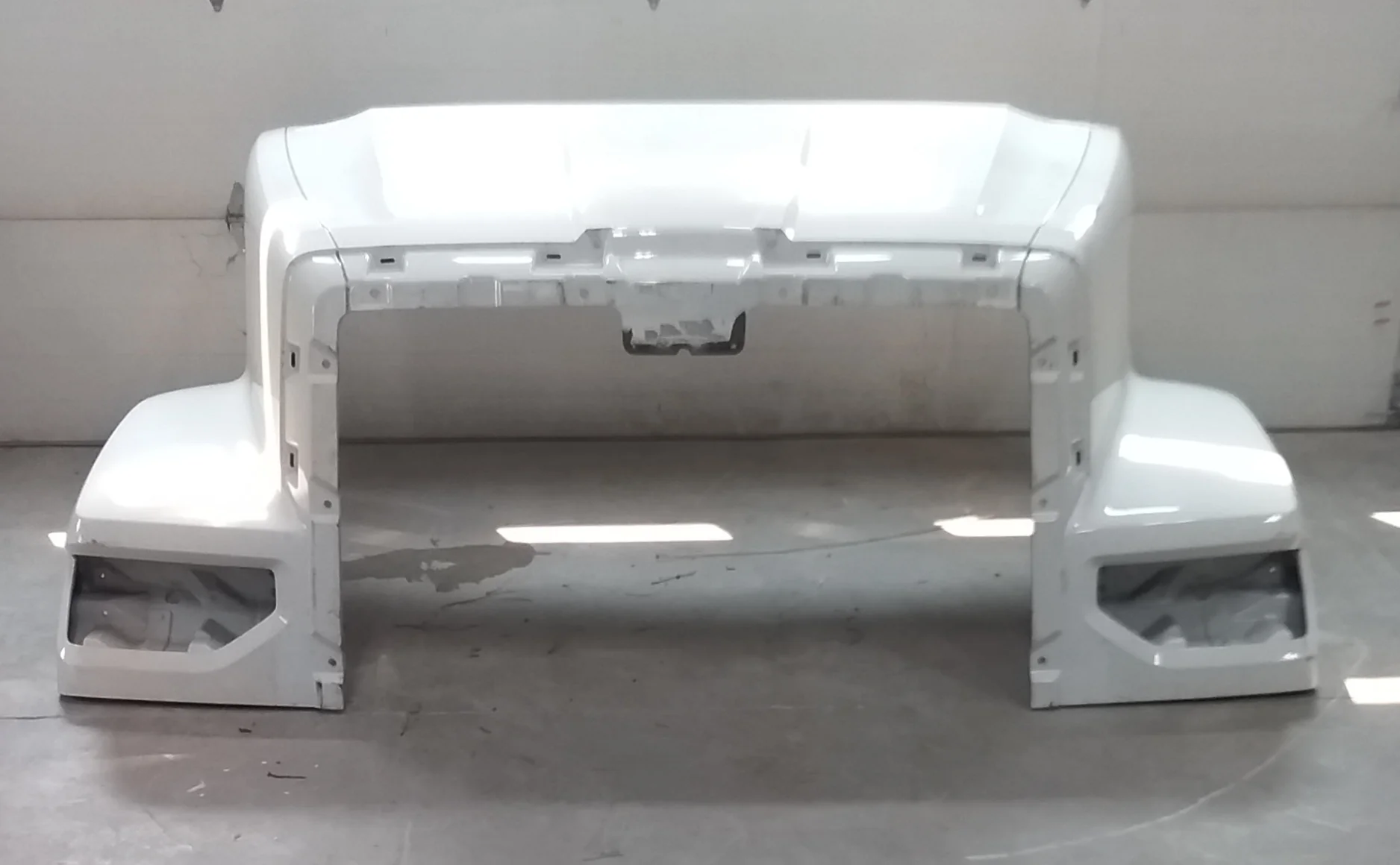 Western Star 49X SFA Hood, Take-Off, Pre-Clean, Drilled Fenders, A17-21715-048 - Image 9