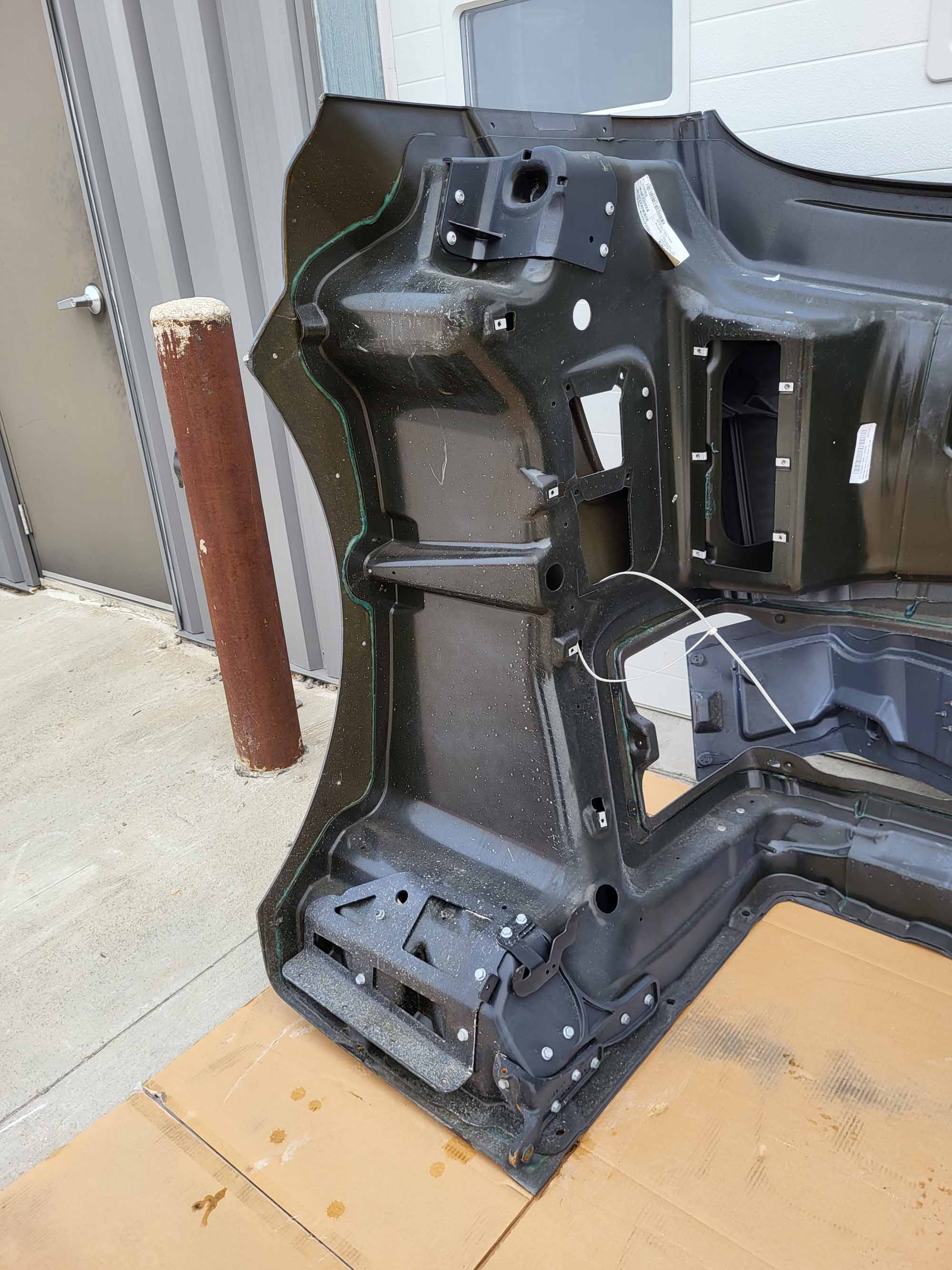 Western Star 49X SFA Hood, w/Access Panel & Drilled Fenders, OEM Take Off, U2317, A17-21716-015 - Image 10