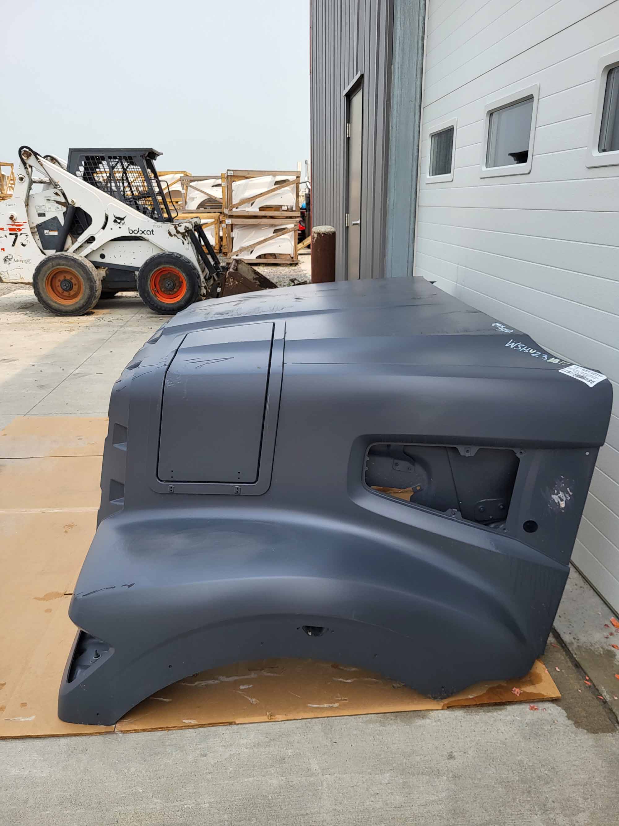Western Star 49X SFA Hood, w/Access Panel & Drilled Fenders, OEM Take Off, U2317, A17-21716-015 - Image 3
