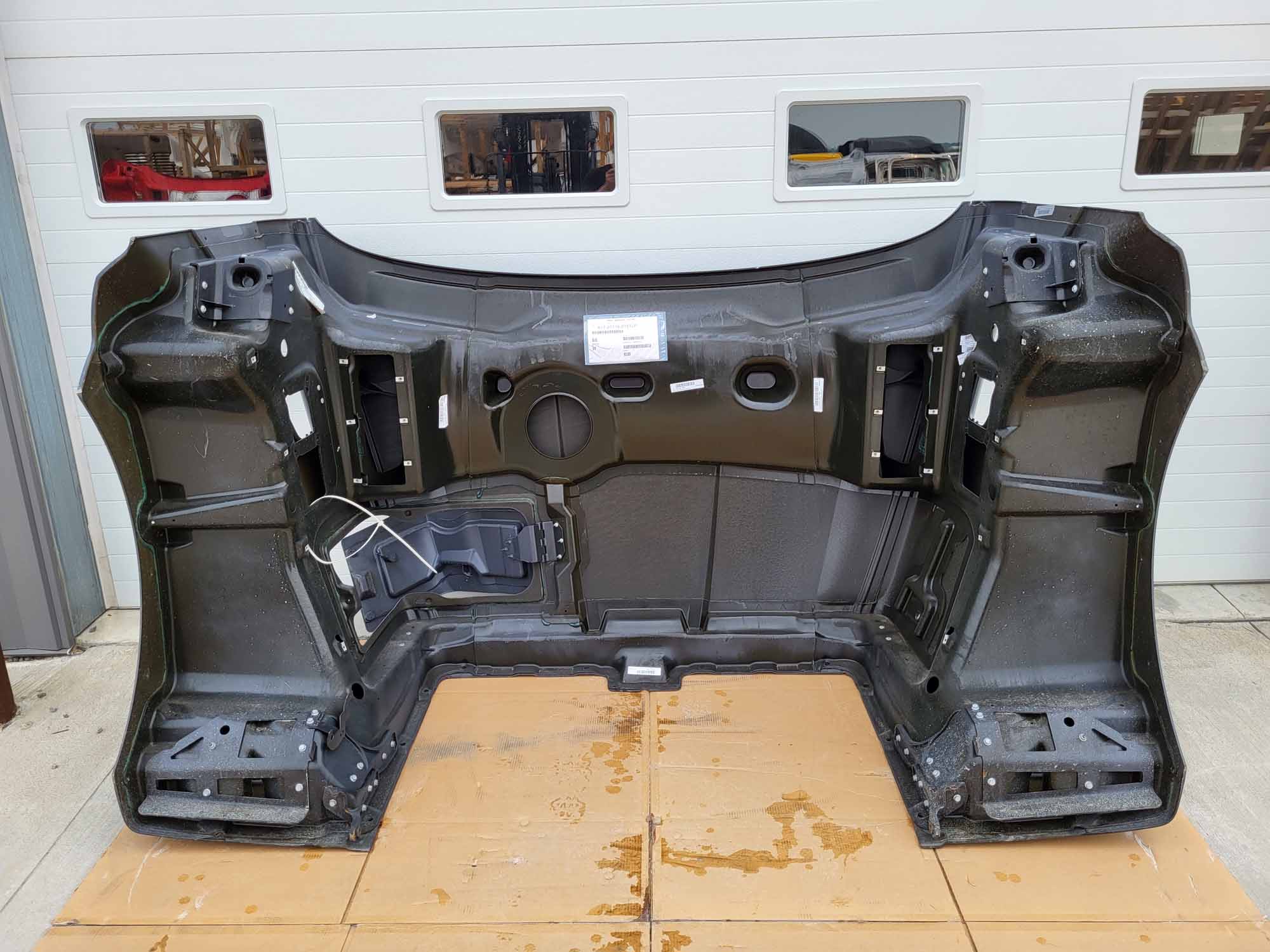Western Star 49X SFA Hood, w/Access Panel & Drilled Fenders, OEM Take Off, U2317, A17-21716-015 - Image 9